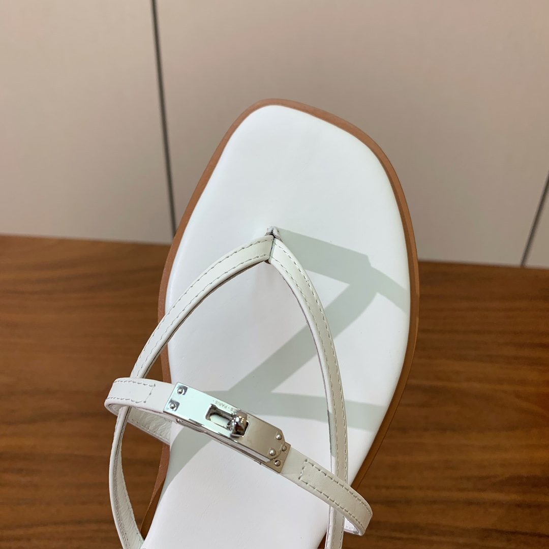 【Herm*s】经典kelly扣细带夹脚拖鞋。鞋面原版定制皮面，羊皮内里，原版意大利真皮大底码数：35-