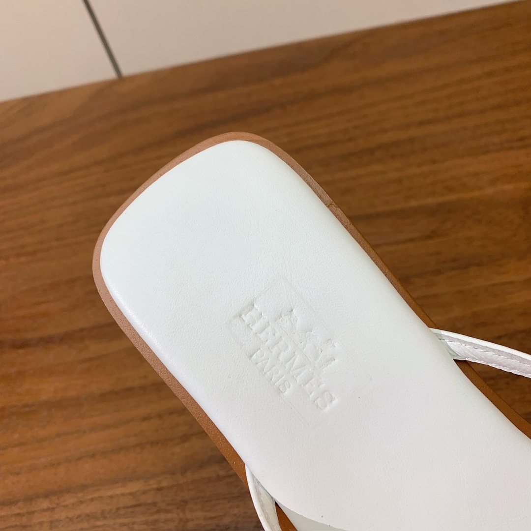 【Herm*s】经典kelly扣细带夹脚拖鞋。鞋面原版定制皮面，羊皮内里，原版意大利真皮大底码数：35-