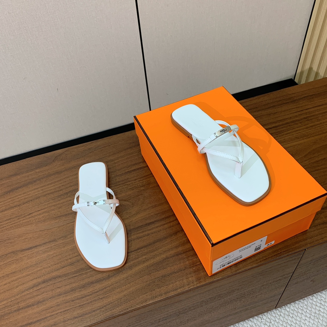 【Herm*s】经典kelly扣细带夹脚拖鞋。鞋面原版定制皮面，羊皮内里，原版意大利真皮大底码数：35-