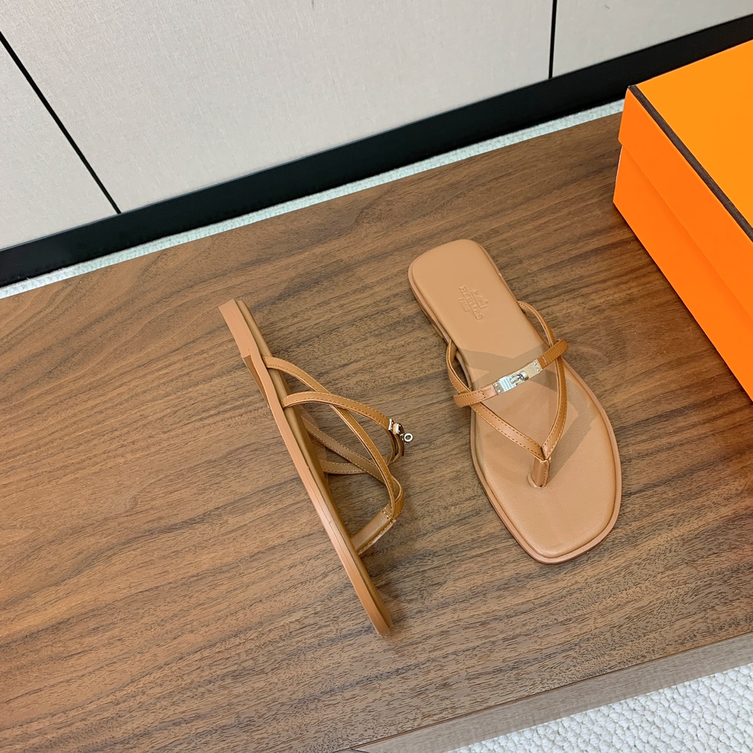 【Herm*s】经典kelly扣细带夹脚拖鞋。鞋面原版定制皮面，羊皮内里，原版意大利真皮大底码数：35-