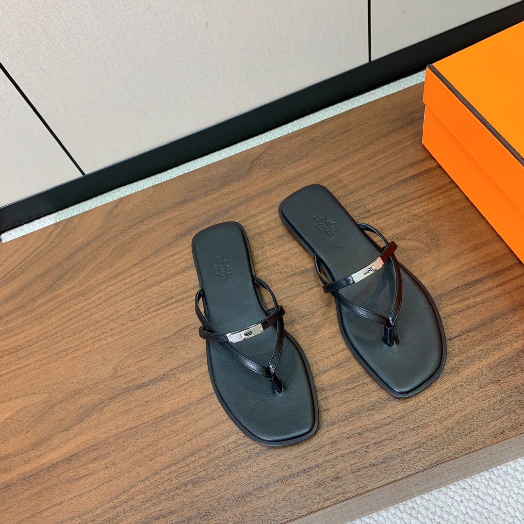 【Herm*s】经典kelly扣细带夹脚拖鞋。鞋面原版定制皮面，羊皮内里，原版意大利真皮大底码数：35-