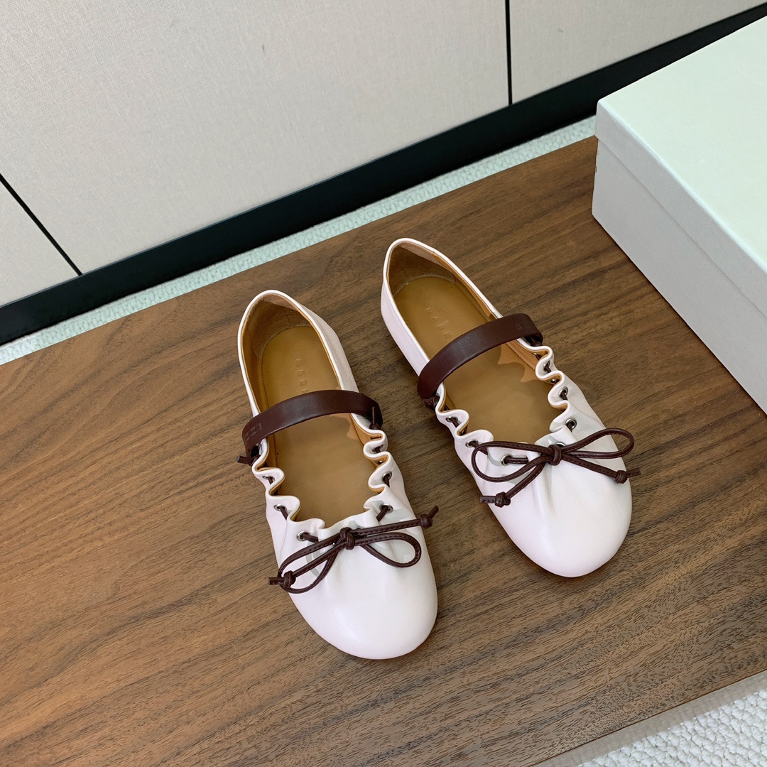 【MARNI】褶皱平底单鞋。原版一致车线固特异，鞋面原版定制面料。羊皮垫脚。定制原版大底。码数：35-4