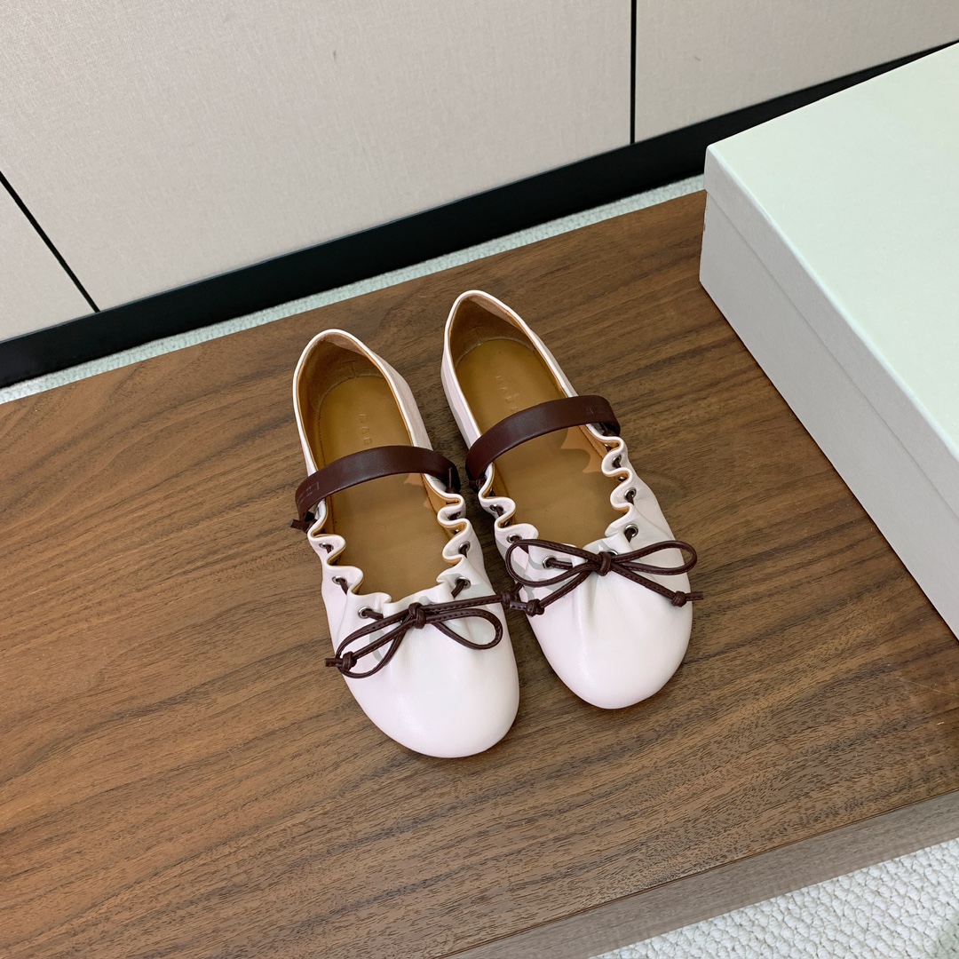 【MARNI】褶皱平底单鞋。原版一致车线固特异，鞋面原版定制面料。羊皮垫脚。定制原版大底。码数：35-4