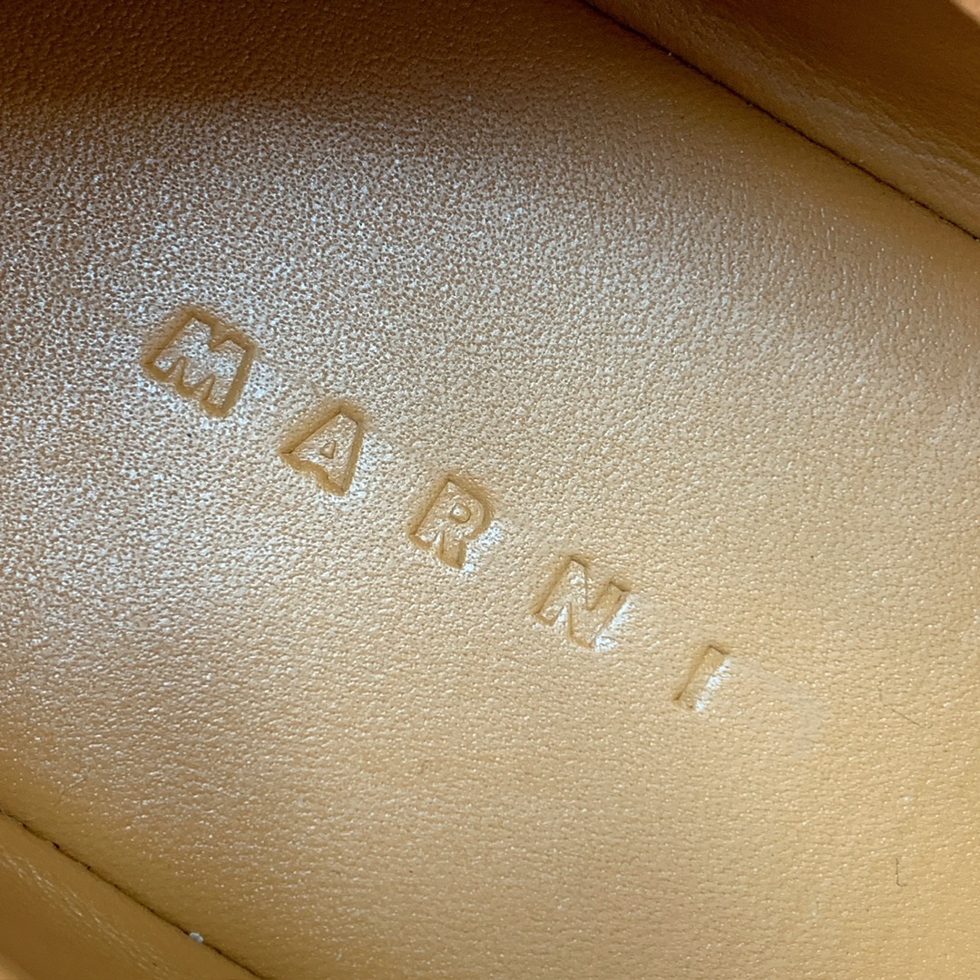 【MARNI】褶皱平底单鞋。原版一致车线固特异，鞋面原版定制面料。羊皮垫脚。定制原版大底。码数：35-4