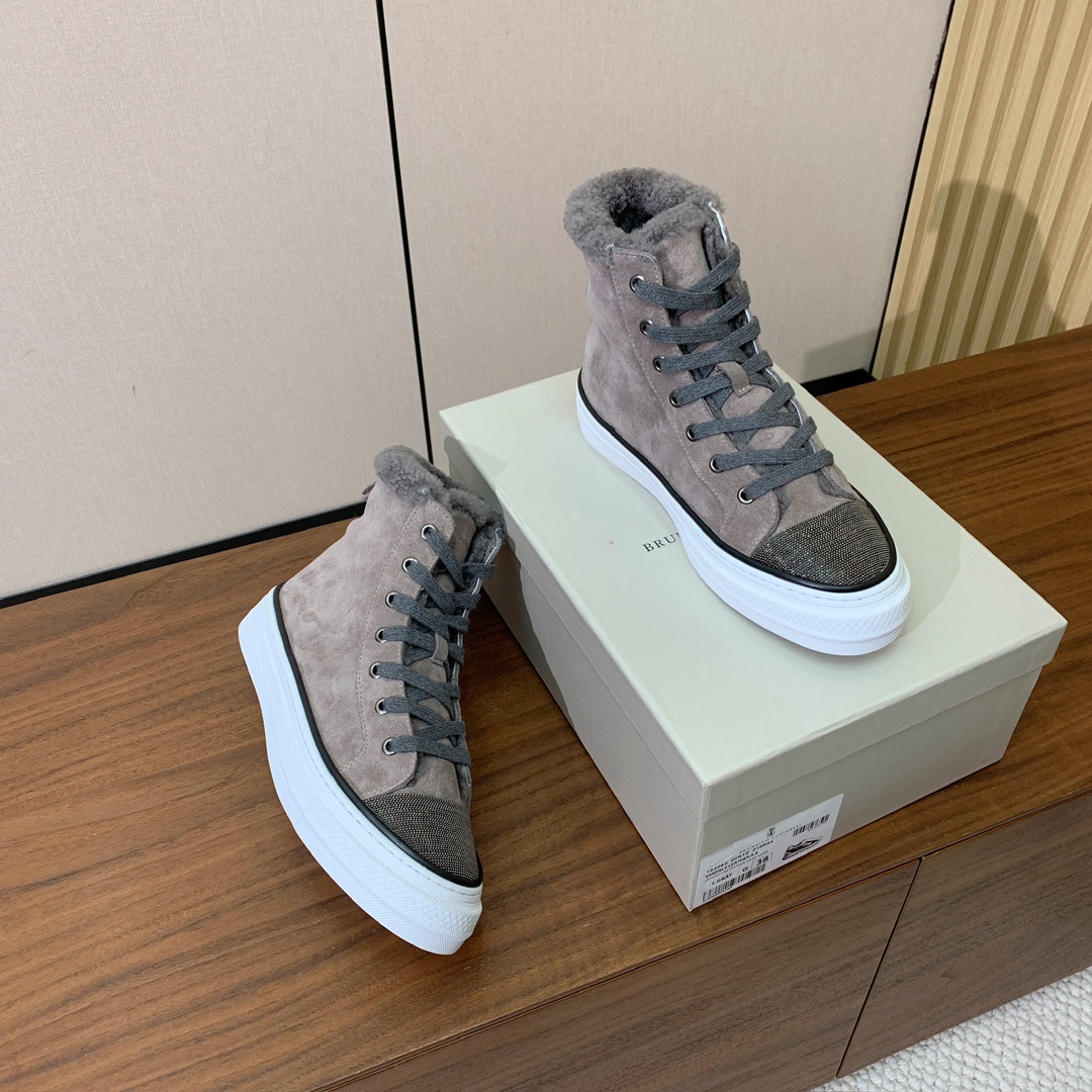 【Brunell* Cucinell*】高帮羊毛里休闲鞋。鞋面采用进口牛绒，羊毛内里，原版开模大底！上脚超舒适。 码数：