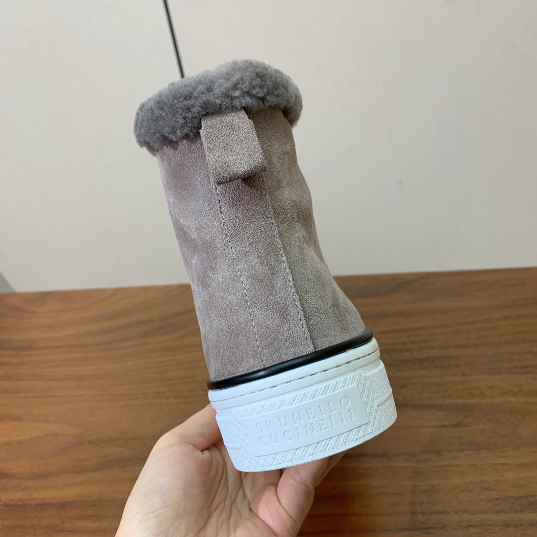 【Brunell* Cucinell*】高帮羊毛里休闲鞋。鞋面采用进口牛绒，羊毛内里，原版开模大底！上脚超舒适。 码数：