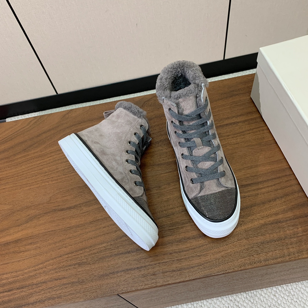 【Brunell* Cucinell*】高帮羊毛里休闲鞋。鞋面采用进口牛绒，羊毛内里，原版开模大底！上脚超舒适。 码数：