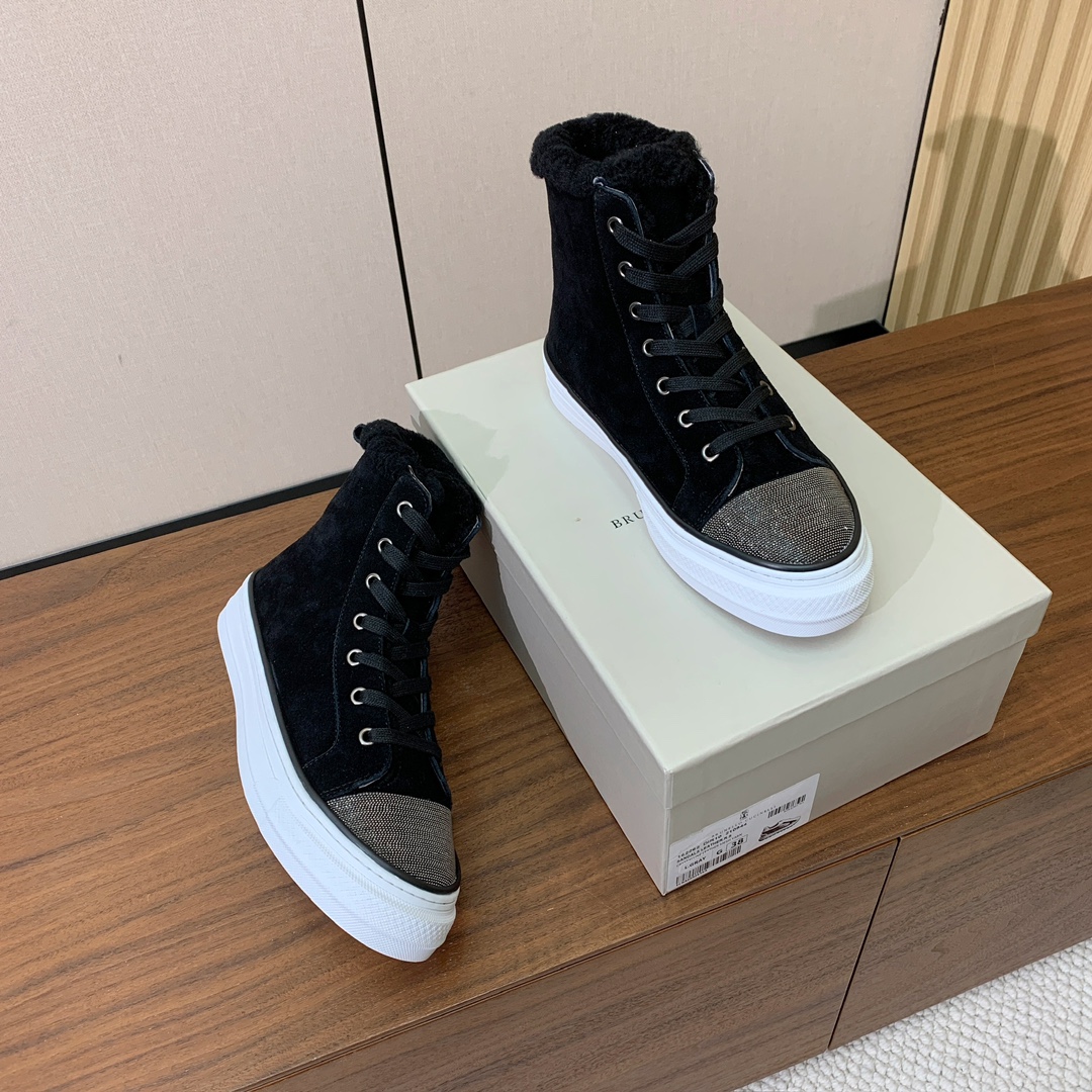 【Brunell* Cucinell*】高帮羊毛里休闲鞋。鞋面采用进口牛绒，羊毛内里，原版开模大底！上脚超舒适。 码数：