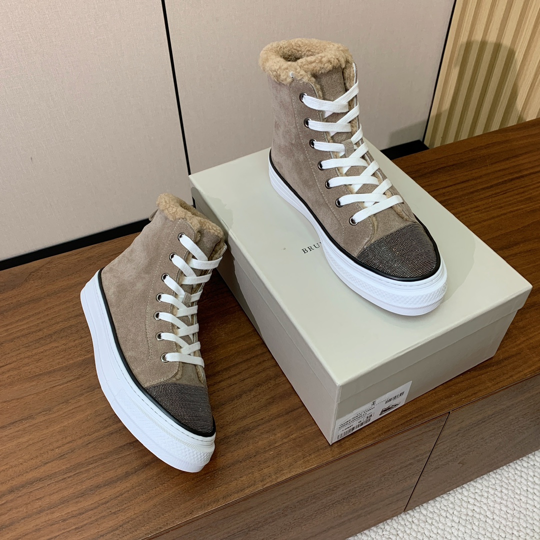 【Brunell* Cucinell*】高帮羊毛里休闲鞋。鞋面采用进口牛绒，羊毛内里，原版开模大底！上脚超舒适。 码数：