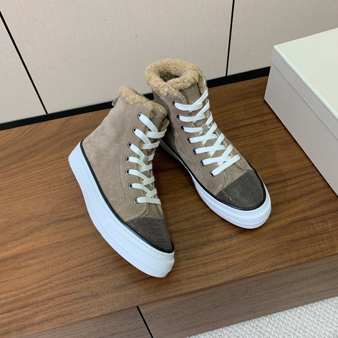 【Brunell* Cucinell*】高帮羊毛里休闲鞋。鞋面采用进口牛绒，羊毛内里，原版开模大底！上脚超舒适。 码数：