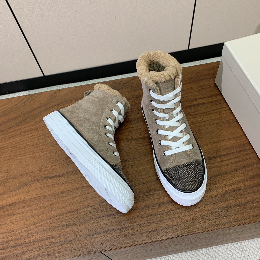 【Brunell* Cucinell*】高帮羊毛里休闲鞋。鞋面采用进口牛绒，羊毛内里，原版开模大底！上脚超舒适。 码数：