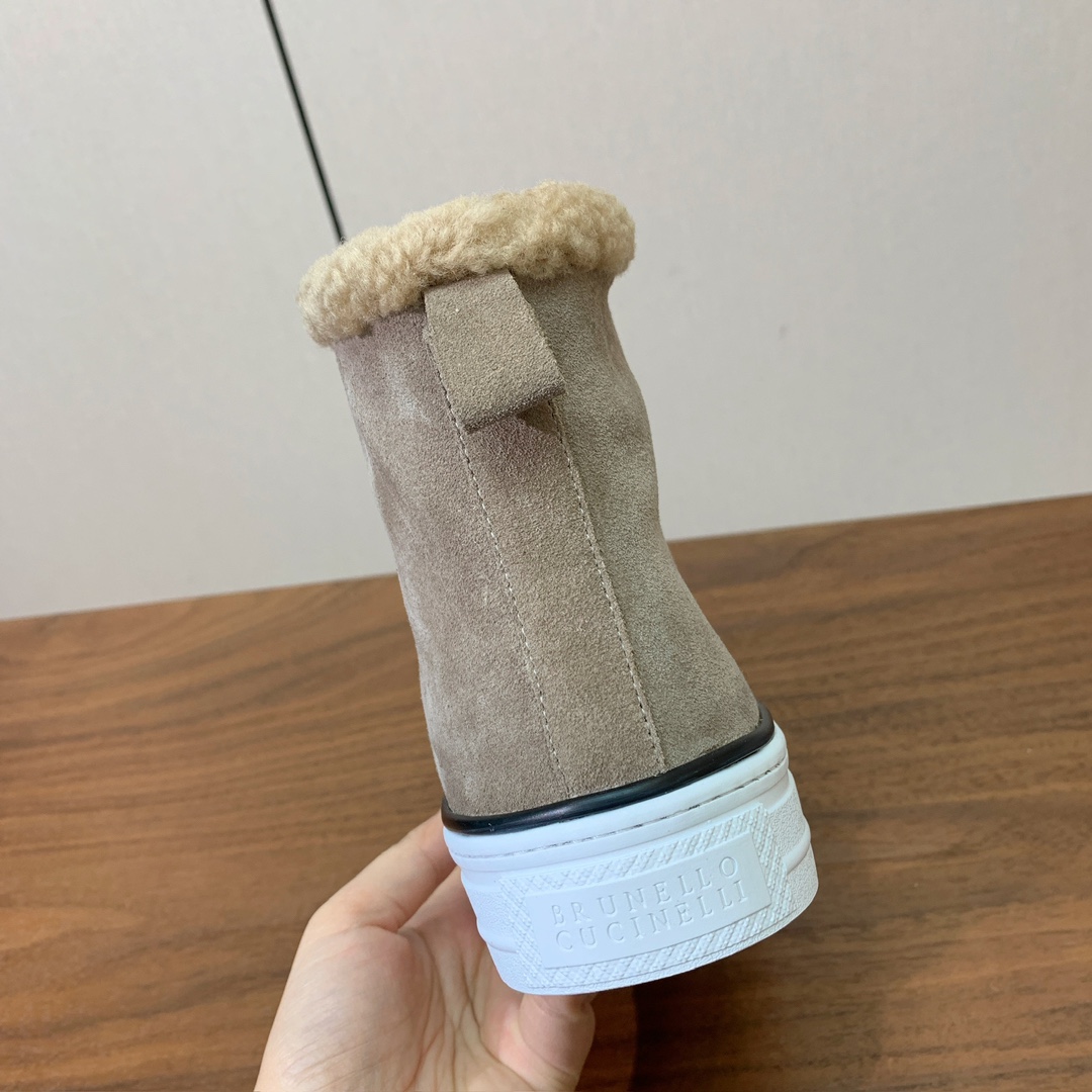 【Brunell* Cucinell*】高帮羊毛里休闲鞋。鞋面采用进口牛绒，羊毛内里，原版开模大底！上脚超舒适。 码数：