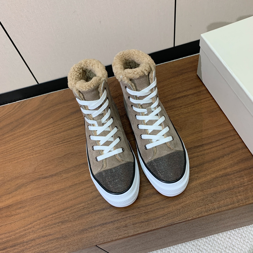 【Brunell* Cucinell*】高帮羊毛里休闲鞋。鞋面采用进口牛绒，羊毛内里，原版开模大底！上脚超舒适。 码数：