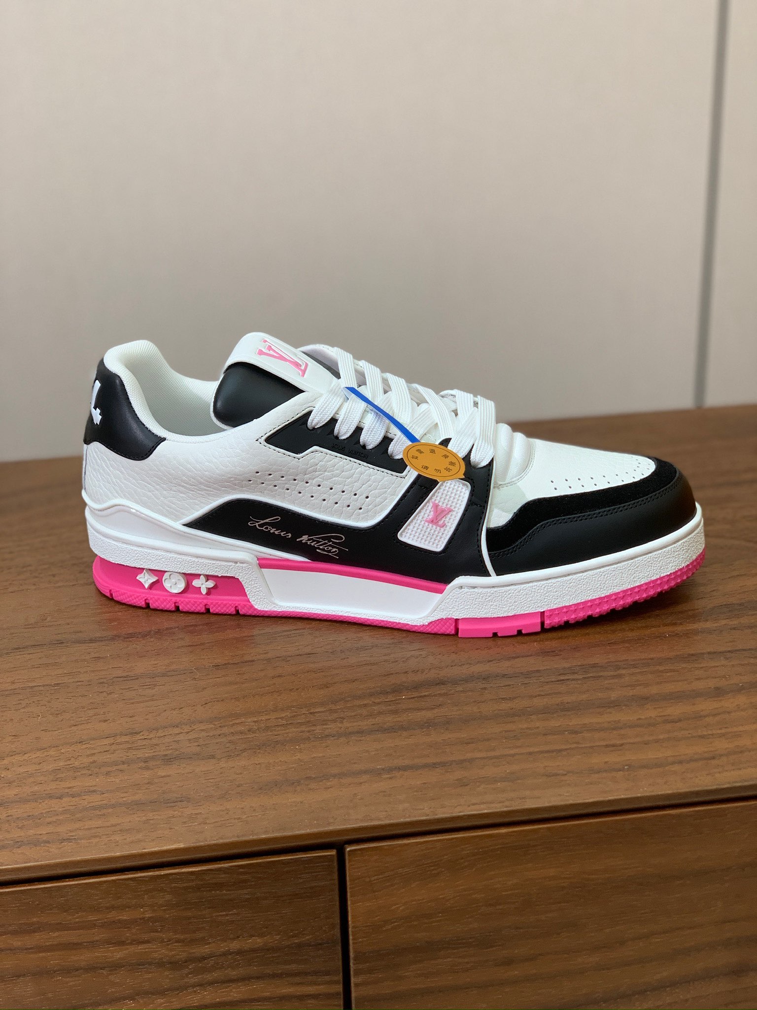顶级品质🔸L*****V🔸TRAINER最好看的运动鞋。原版1:1精准复刻、细节很无敌、诚意满满、进口定