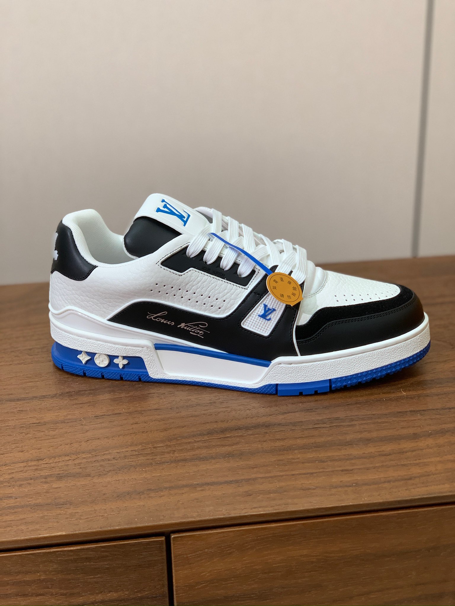 顶级品质🔸L*****V🔸TRAINER最好看的运动鞋。原版1:1精准复刻、细节很无敌、诚意满满、进口定