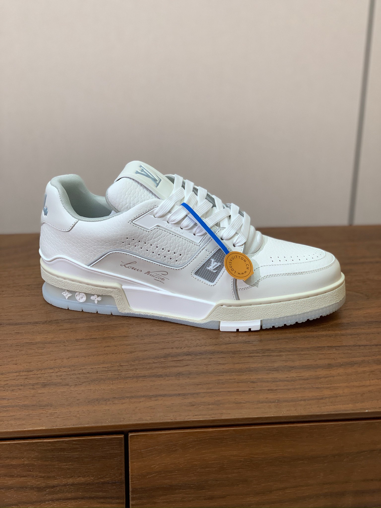 顶级品质🔸L*****V🔸TRAINER最好看的运动鞋。原版1:1精准复刻、细节很无敌、诚意满满、进口定