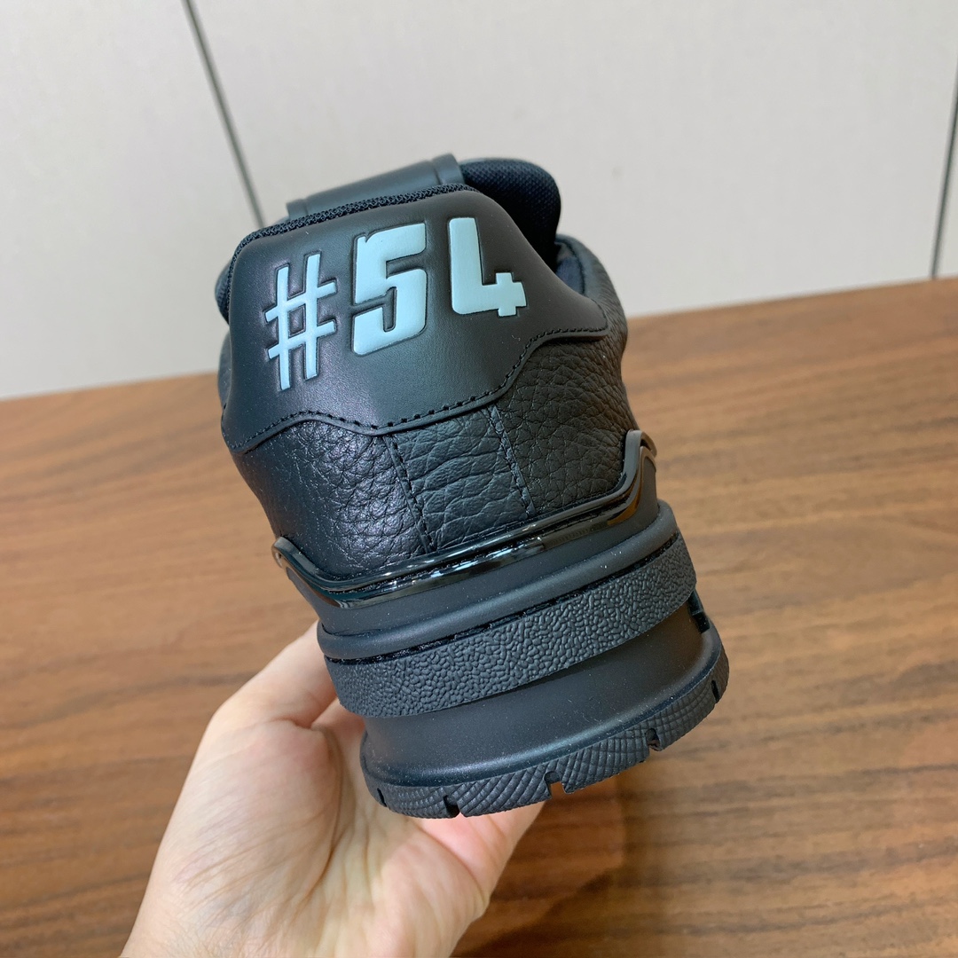 顶级品质🔸L*****V🔸TRAINER最好看的运动鞋。原版1:1精准复刻、细节很无敌、诚意满满、进口定