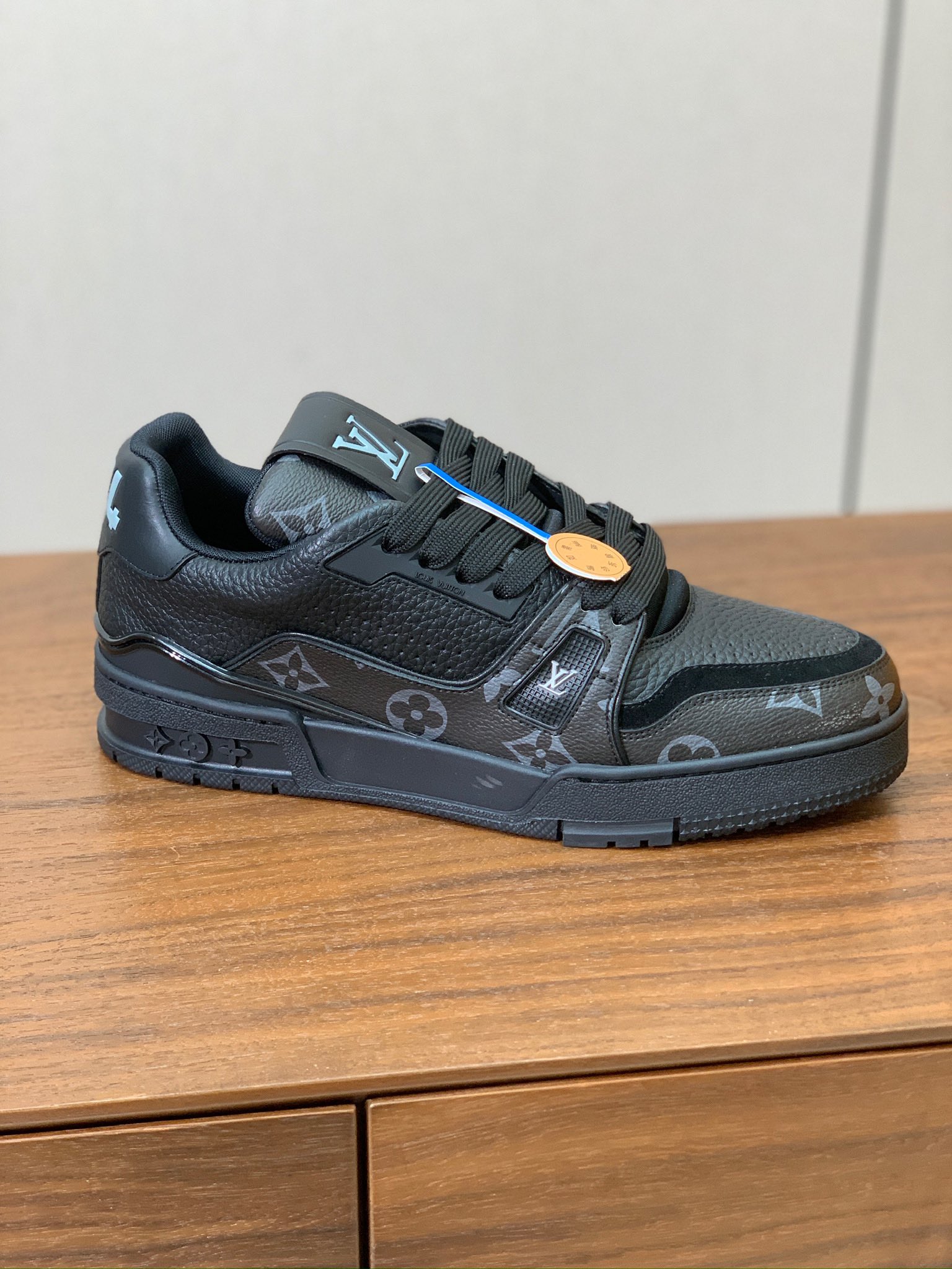 顶级品质🔸L*****V🔸TRAINER最好看的运动鞋。原版1:1精准复刻、细节很无敌、诚意满满、进口定