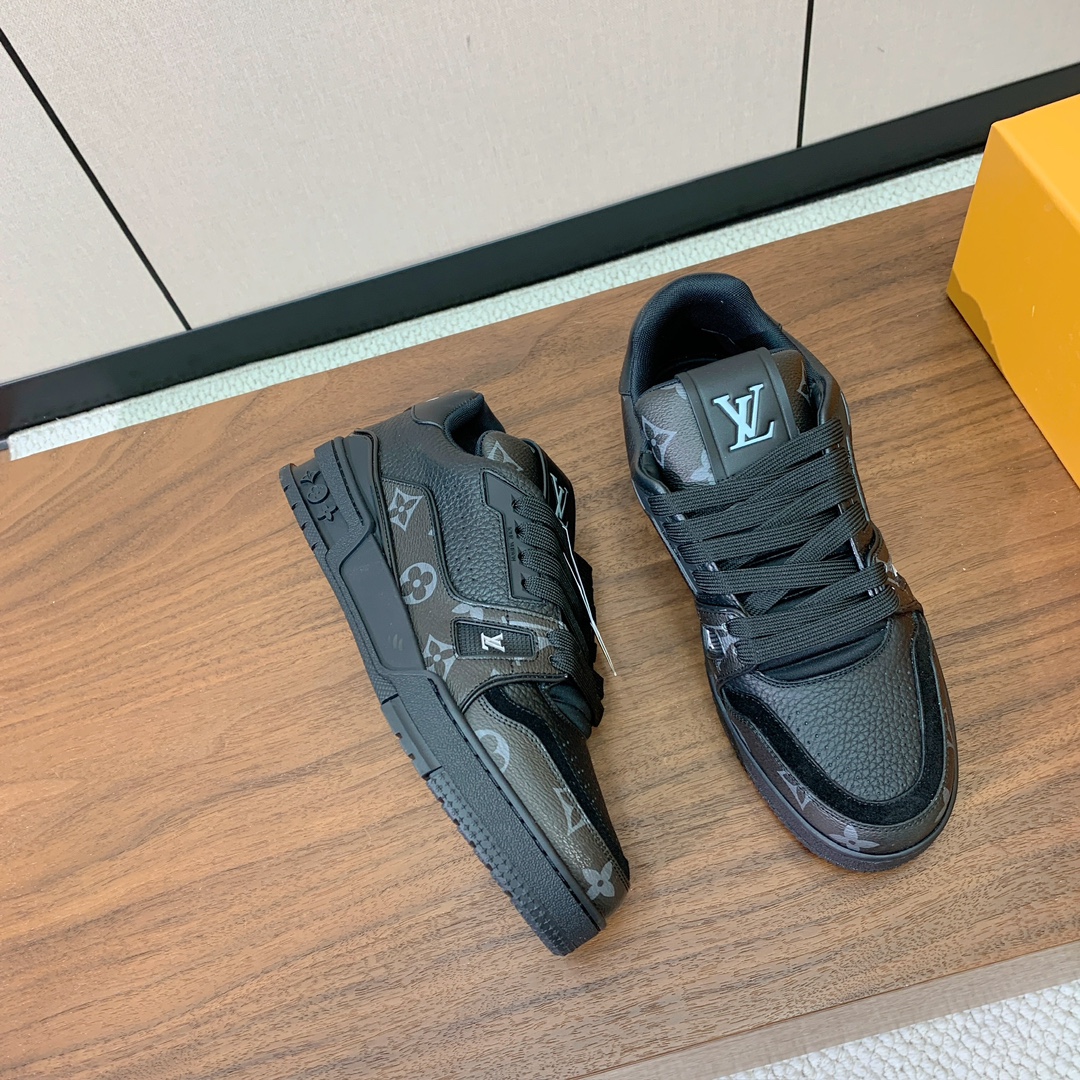顶级品质🔸L*****V🔸TRAINER最好看的运动鞋。原版1:1精准复刻、细节很无敌、诚意满满、进口定