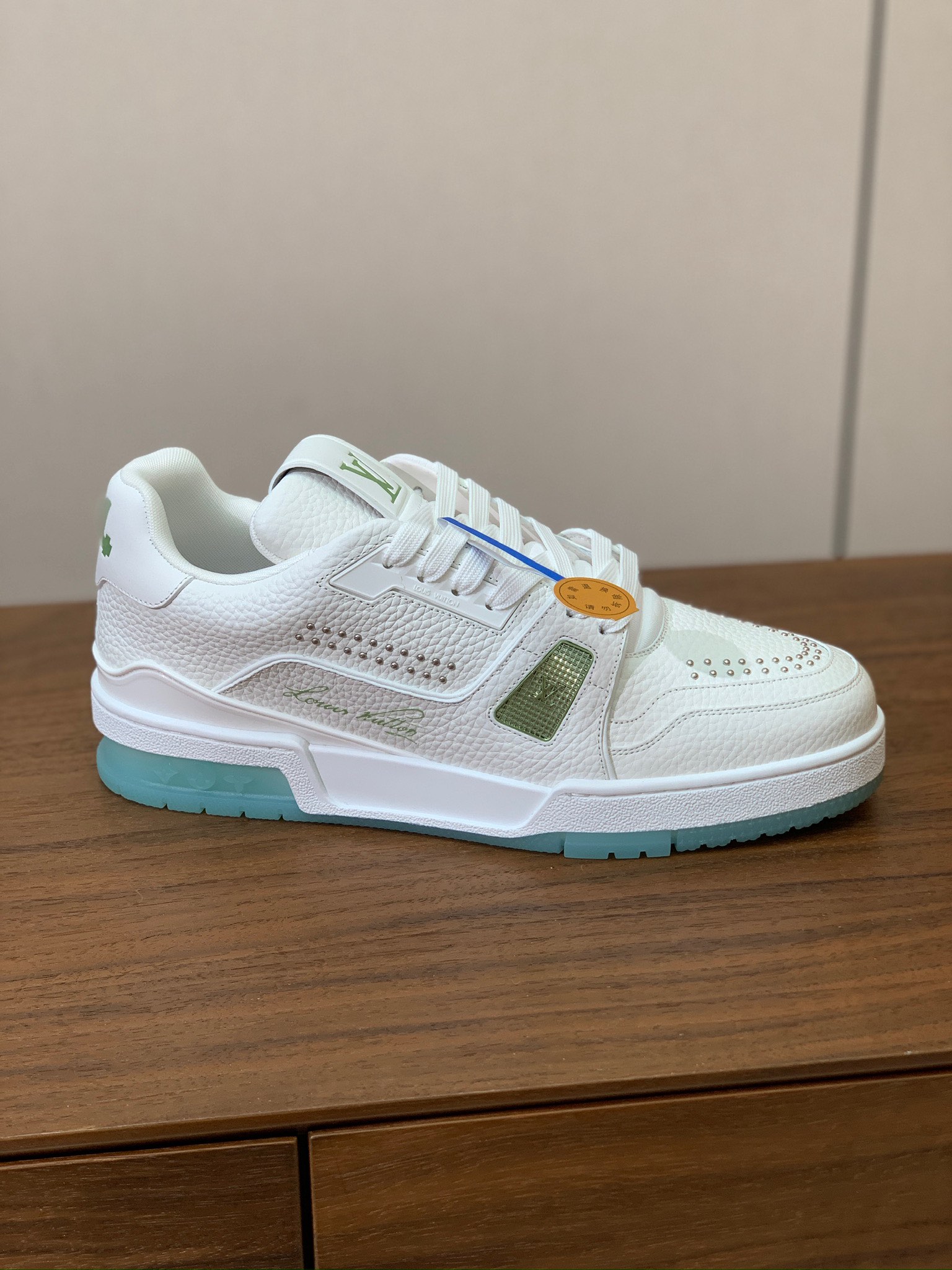顶级品质🔸L*****V🔸TRAINER最好看的运动鞋。原版1:1精准复刻、细节很无敌、诚意满满、进口定