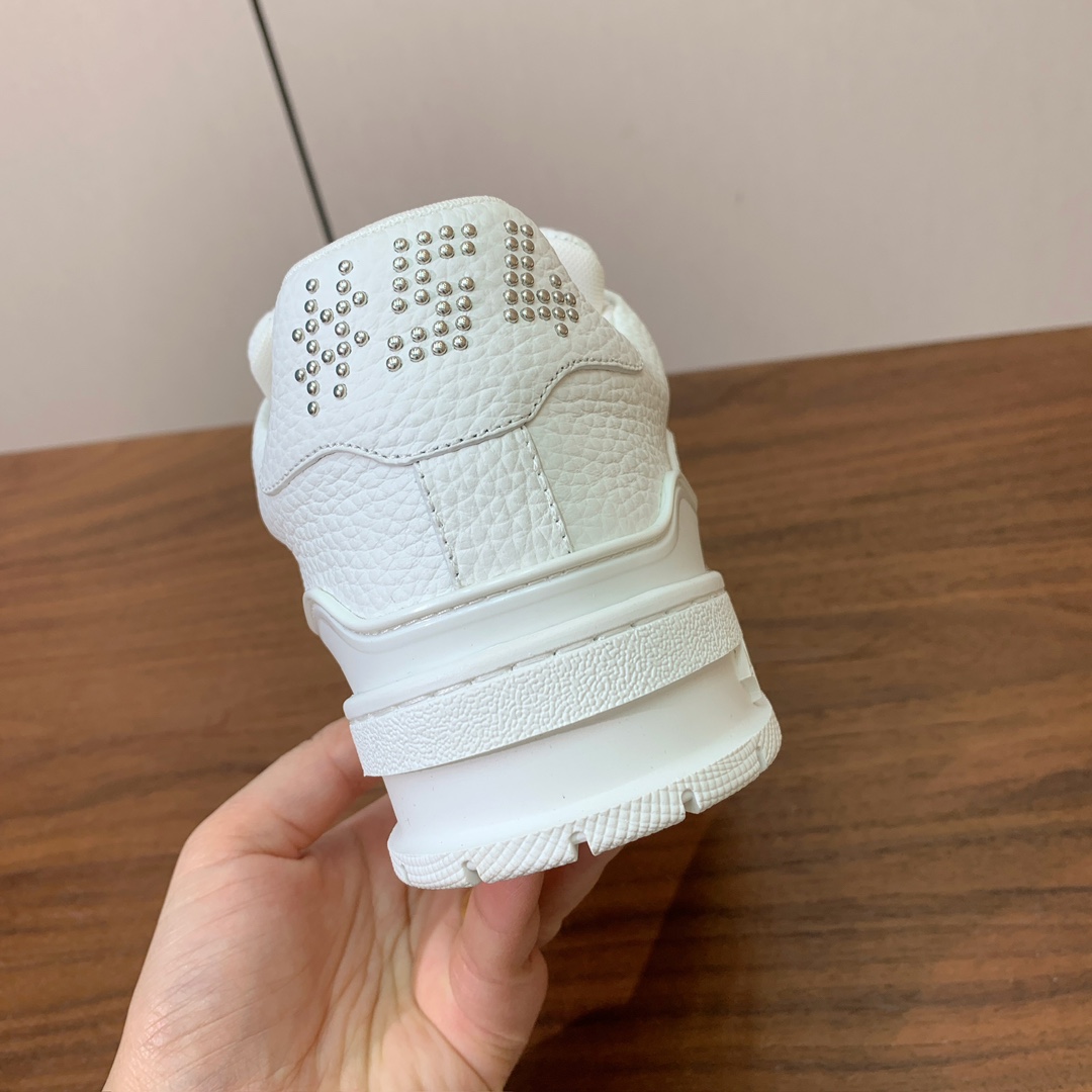 顶级品质🔸L*****V🔸TRAINER最好看的运动鞋。原版1:1精准复刻、细节很无敌、诚意满满、进口定