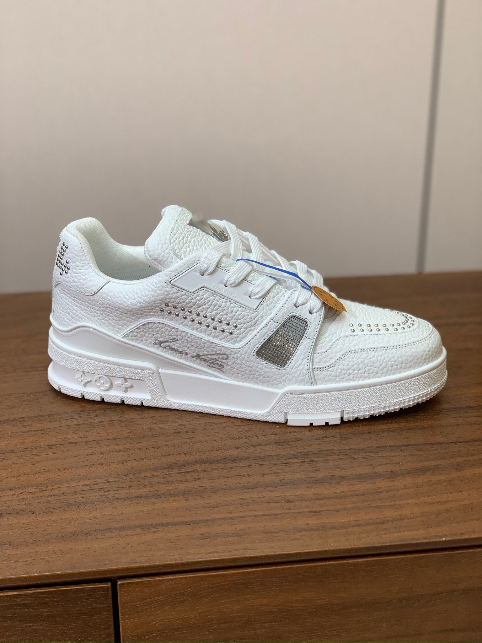顶级品质🔸L*****V🔸TRAINER最好看的运动鞋。原版1:1精准复刻、细节很无敌、诚意满满、进口定