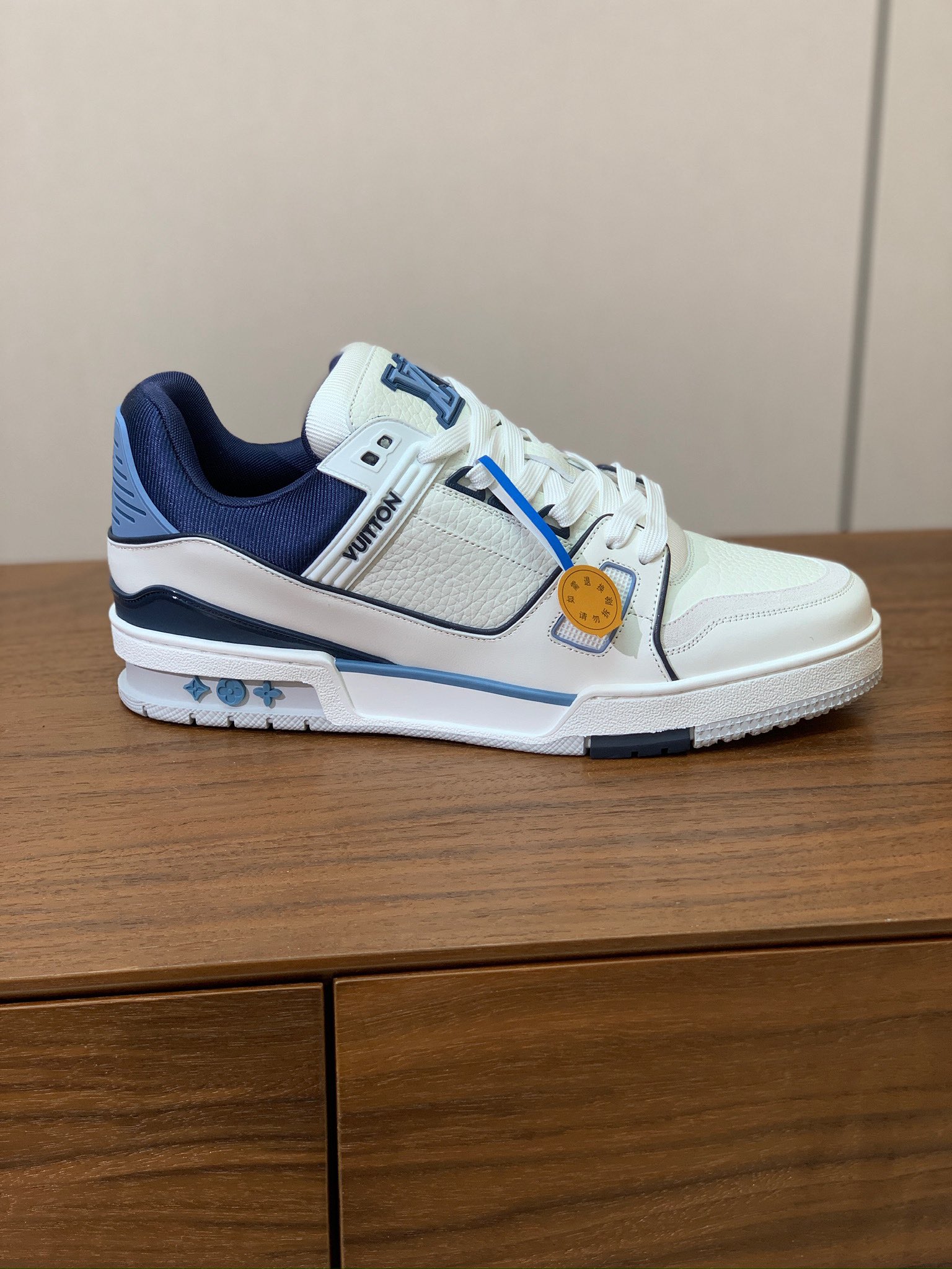 顶级品质🔸L*****V🔸TRAINER最好看的运动鞋。原版1:1精准复刻、细节很无敌、诚意满满、进口定