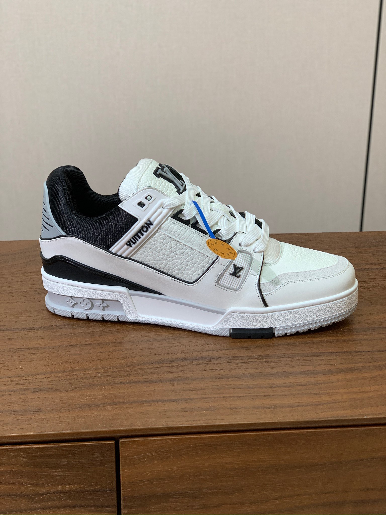 顶级品质🔸L*****V🔸TRAINER最好看的运动鞋。原版1:1精准复刻、细节很无敌、诚意满满、进口定