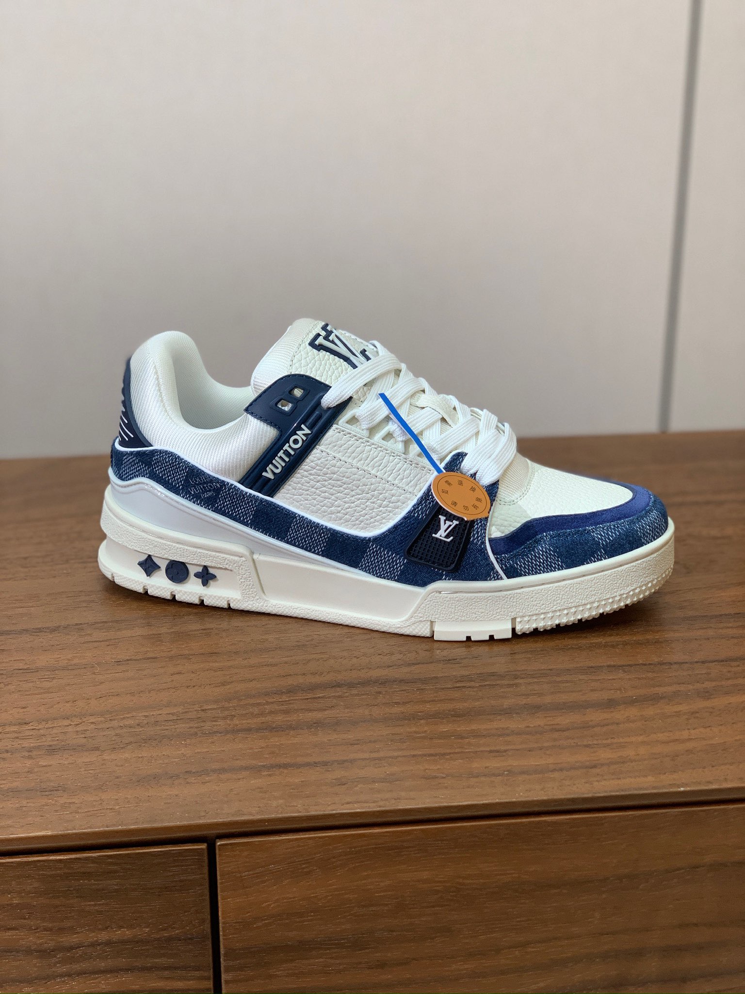 顶级品质🔸L*****V🔸TRAINER最好看的运动鞋。原版1:1精准复刻、细节很无敌、诚意满满、进口定