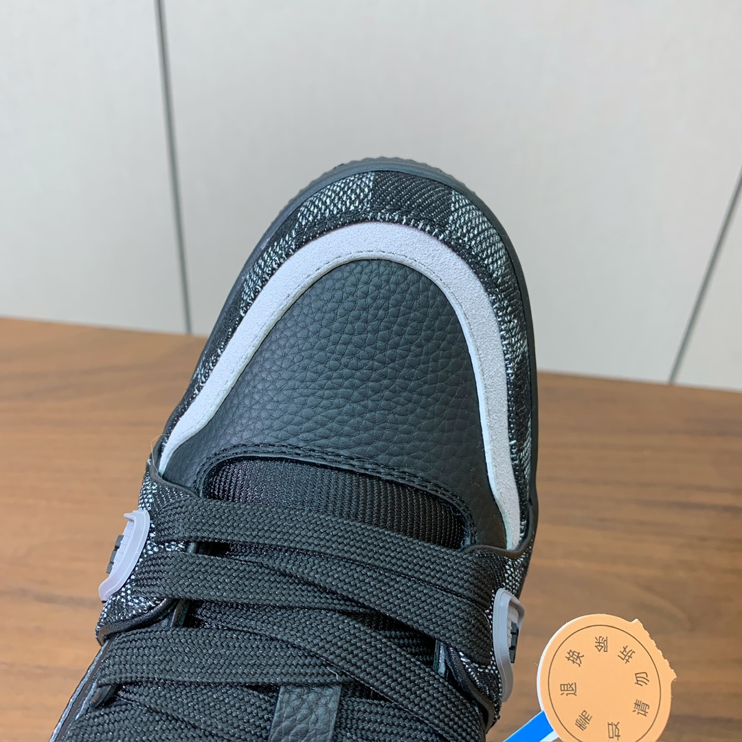 顶级品质🔸L*****V🔸TRAINER最好看的运动鞋。原版1:1精准复刻、细节很无敌、诚意满满、进口定