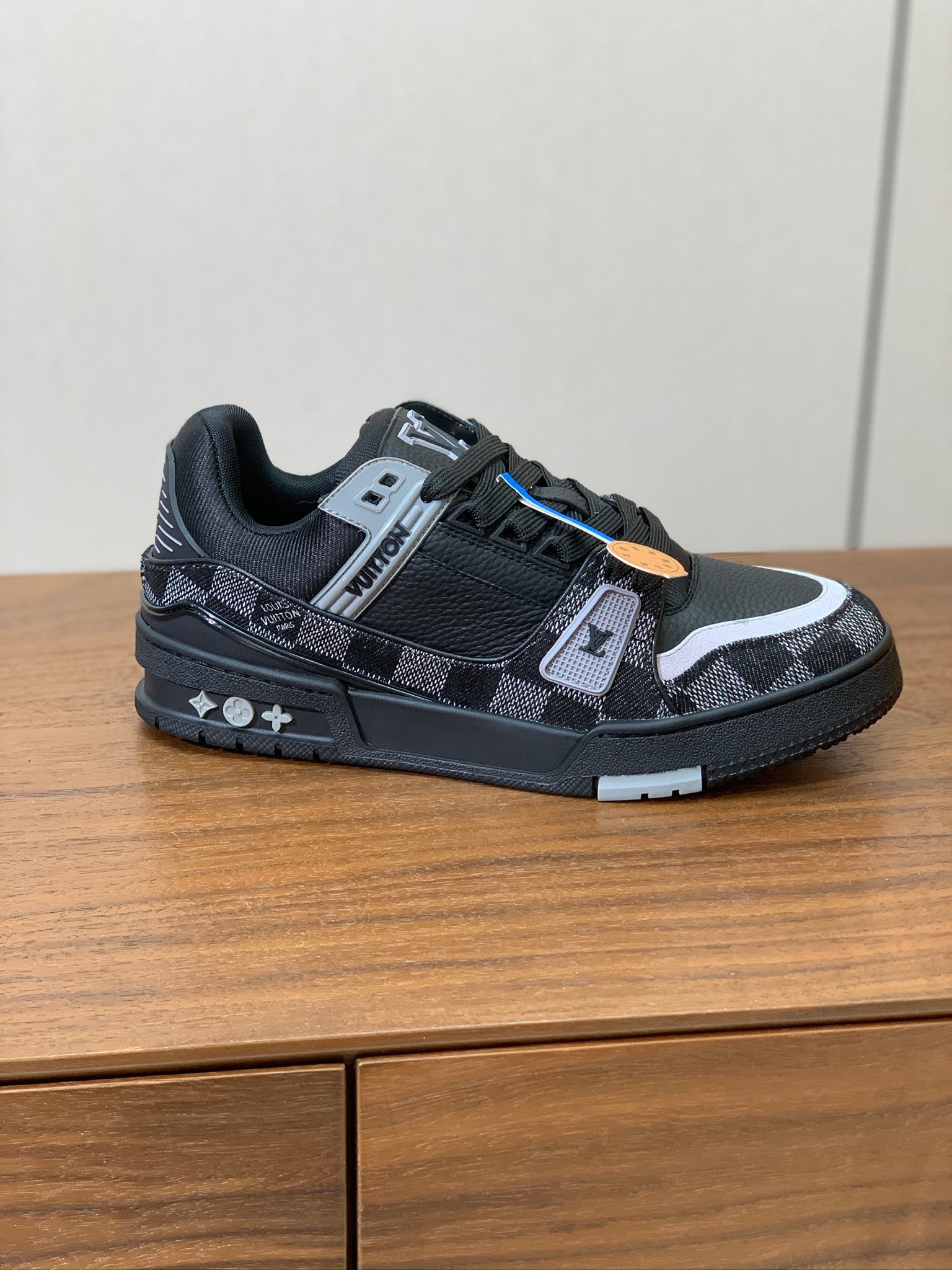 顶级品质🔸L*****V🔸TRAINER最好看的运动鞋。原版1:1精准复刻、细节很无敌、诚意满满、进口定