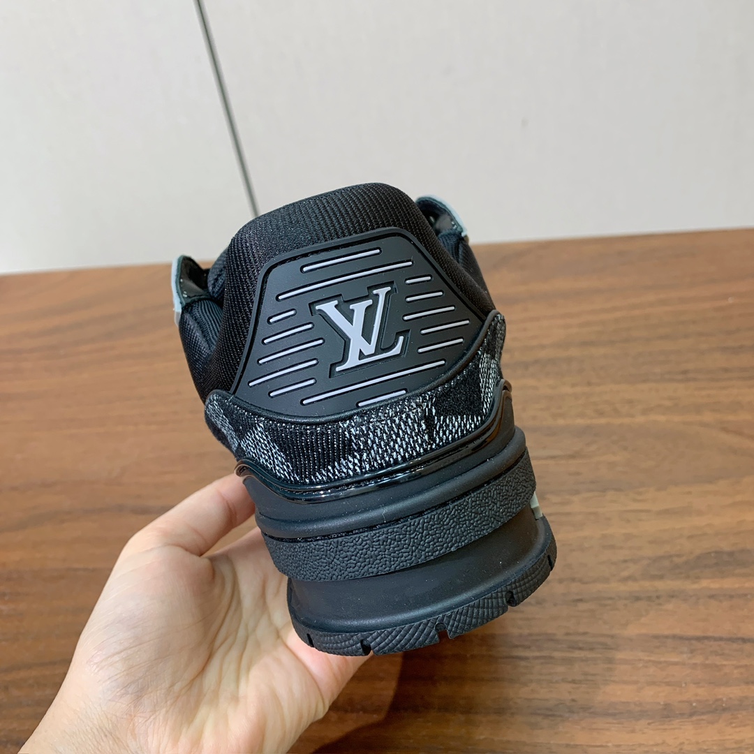 顶级品质🔸L*****V🔸TRAINER最好看的运动鞋。原版1:1精准复刻、细节很无敌、诚意满满、进口定