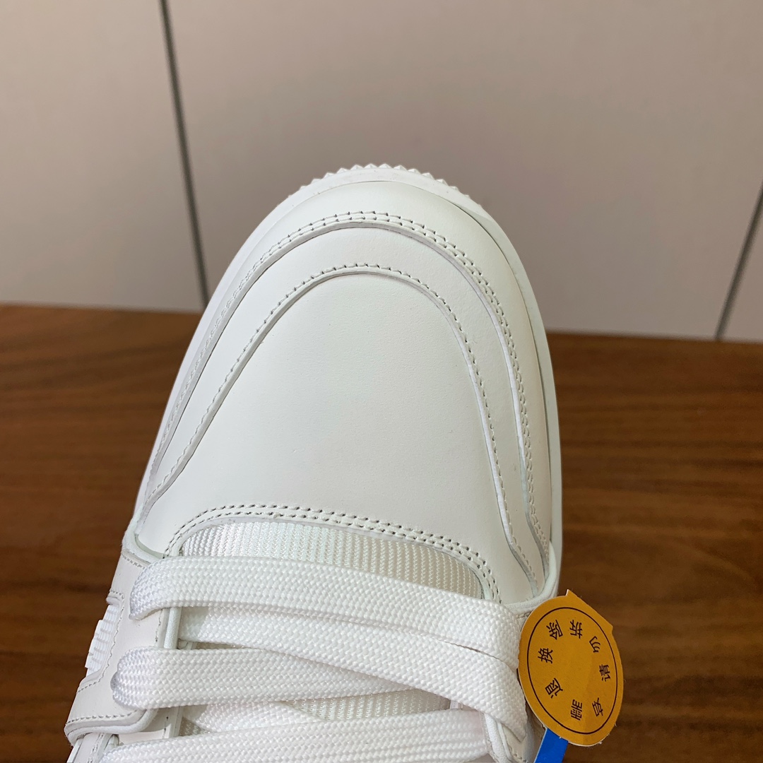 顶级品质🔸L*****V🔸TRAINER最好看的运动鞋。原版1:1精准复刻、细节很无敌、诚意满满、进口定
