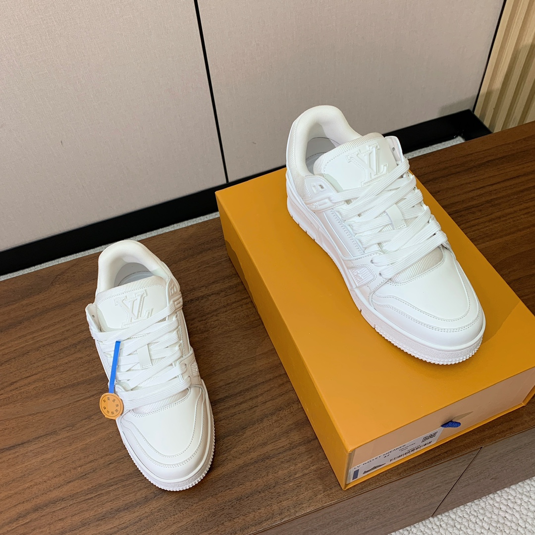 顶级品质🔸L*****V🔸TRAINER最好看的运动鞋。原版1:1精准复刻、细节很无敌、诚意满满、进口定
