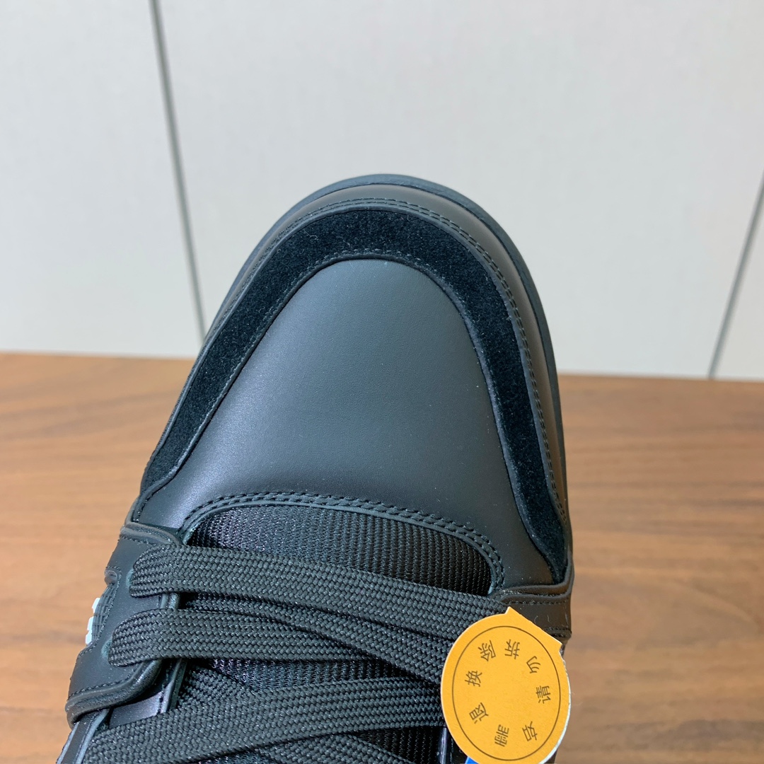 顶级品质🔸L*****V🔸TRAINER最好看的运动鞋。原版1:1精准复刻、细节很无敌、诚意满满、进口定