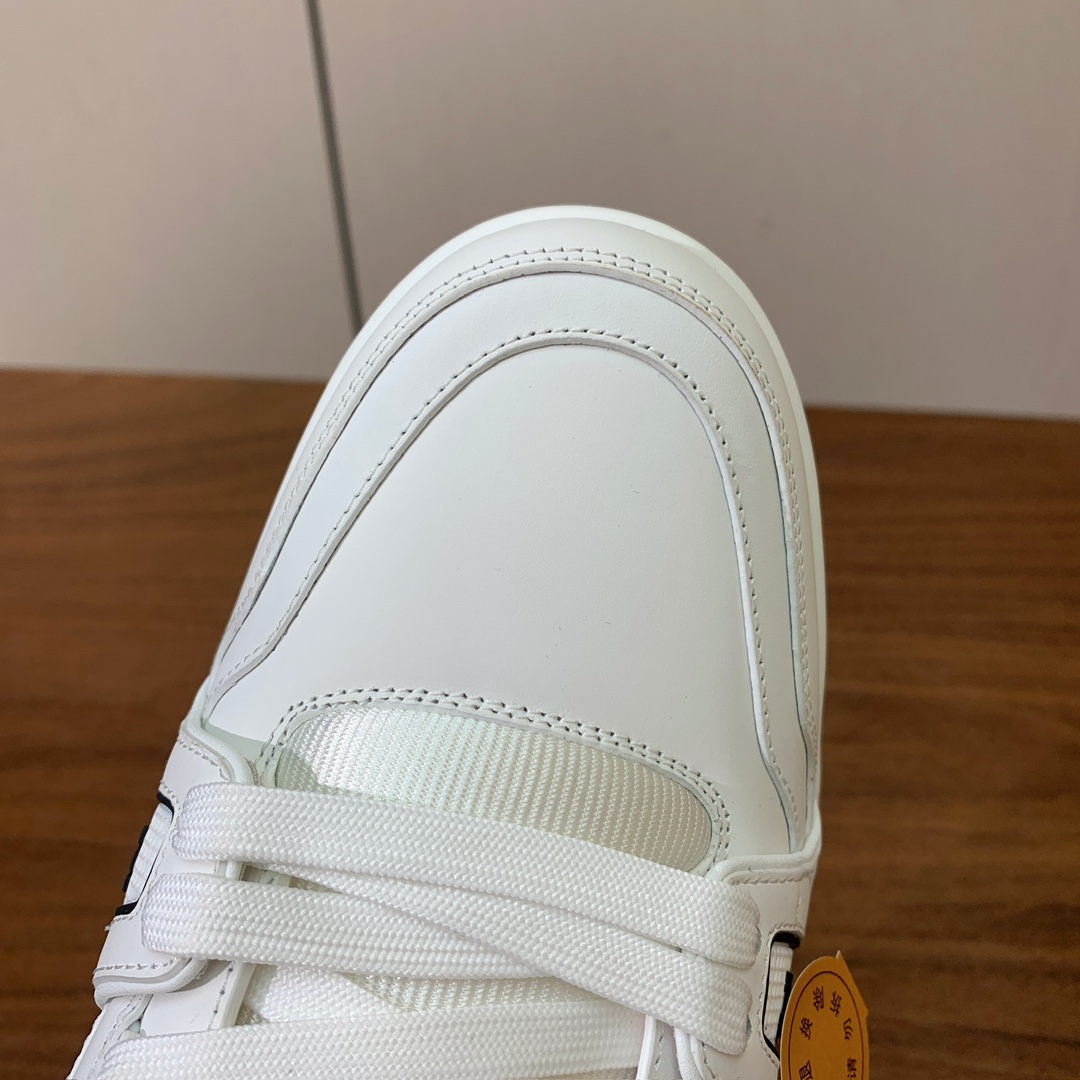 顶级品质🔸L*****V🔸TRAINER最好看的运动鞋。原版1:1精准复刻、细节很无敌、诚意满满、进口定