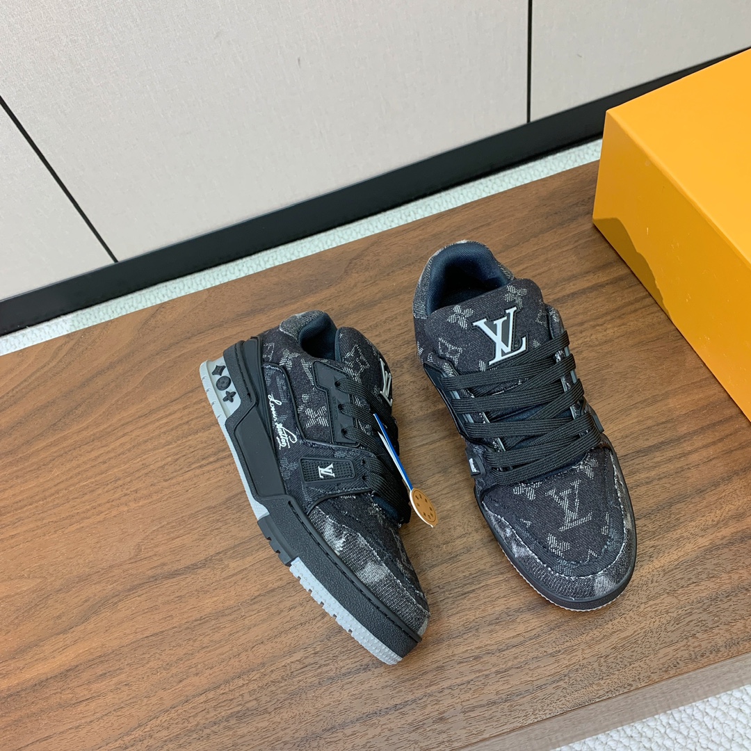顶级品质🔸L*****V🔸TRAINER最好看的运动鞋。原版1:1精准复刻、细节很无敌、诚意满满、进口定