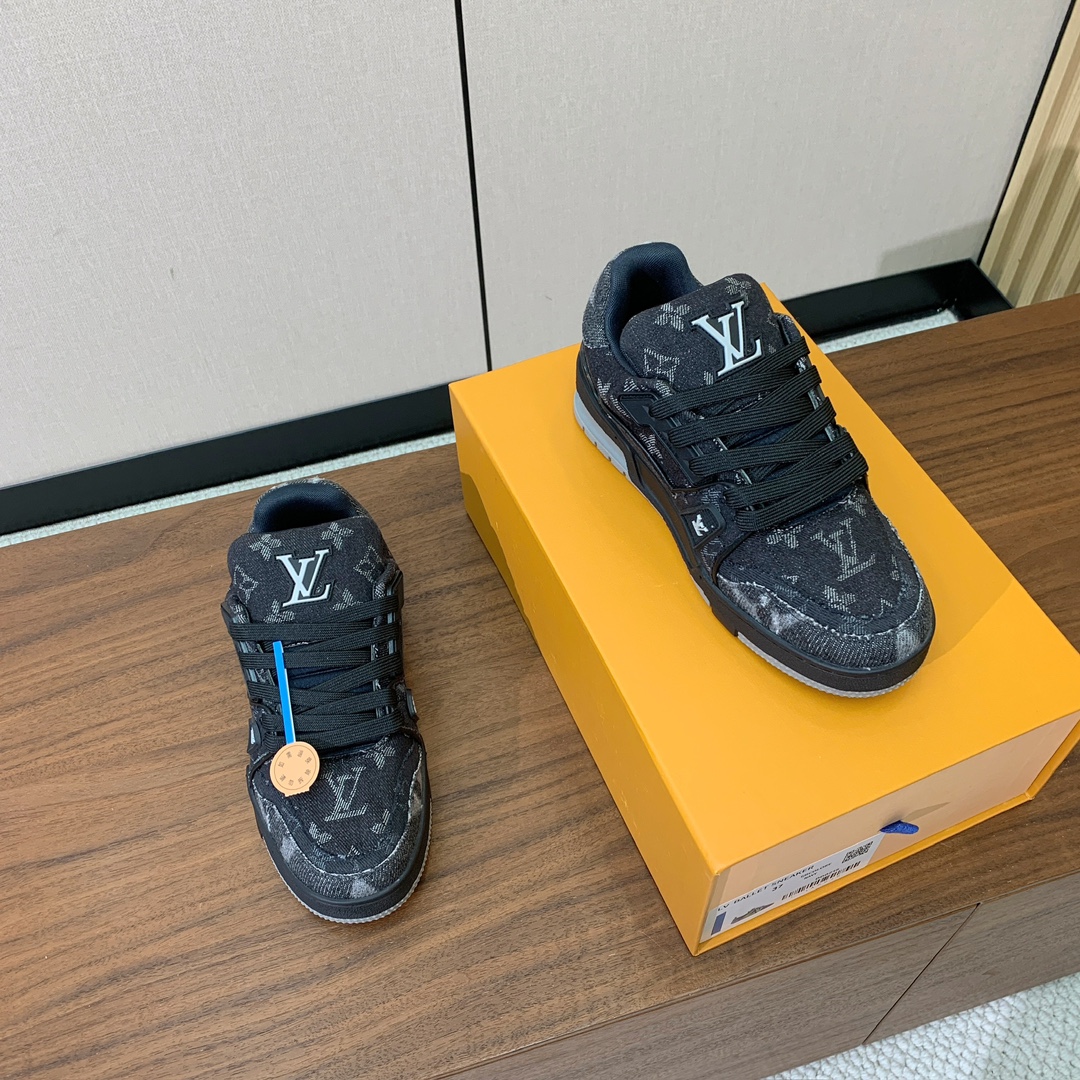 顶级品质🔸L*****V🔸TRAINER最好看的运动鞋。原版1:1精准复刻、细节很无敌、诚意满满、进口定