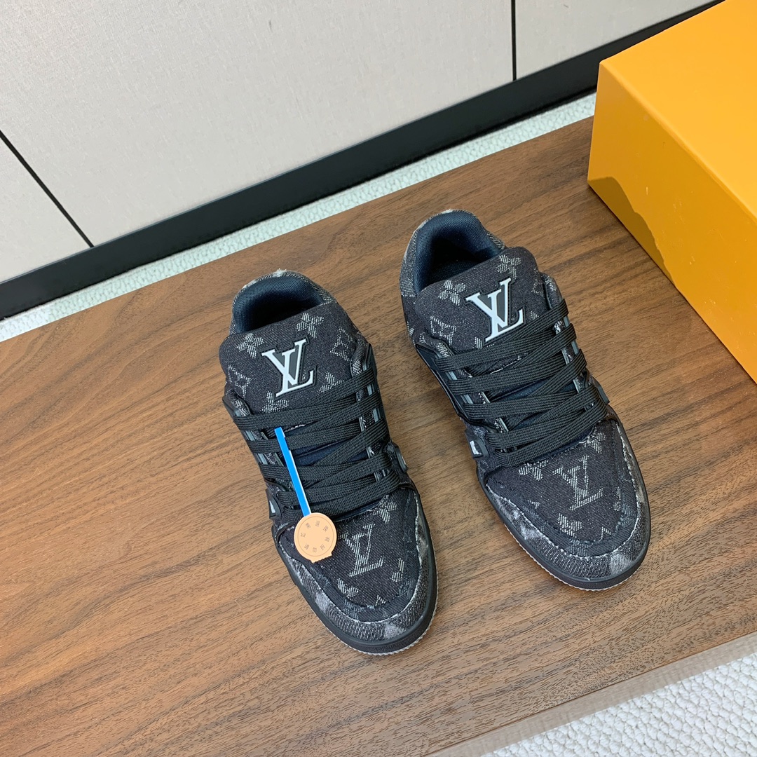 顶级品质🔸L*****V🔸TRAINER最好看的运动鞋。原版1:1精准复刻、细节很无敌、诚意满满、进口定