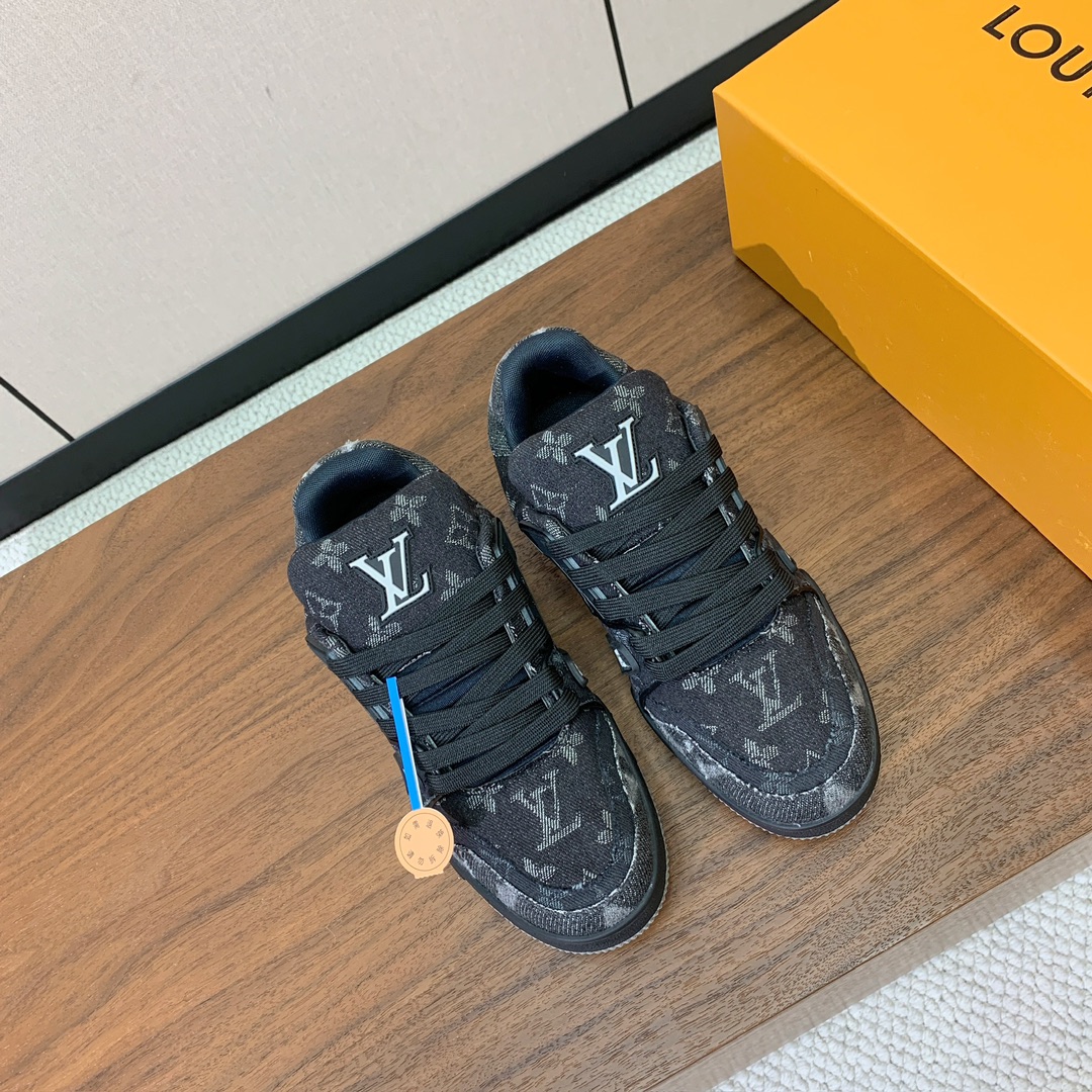 顶级品质🔸L*****V🔸TRAINER最好看的运动鞋。原版1:1精准复刻、细节很无敌、诚意满满、进口定