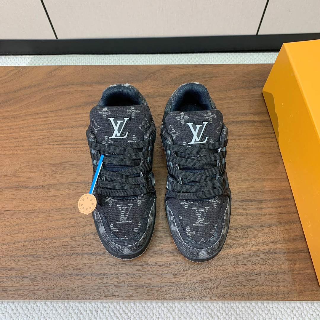 顶级品质🔸L*****V🔸TRAINER最好看的运动鞋。原版1:1精准复刻、细节很无敌、诚意满满、进口定