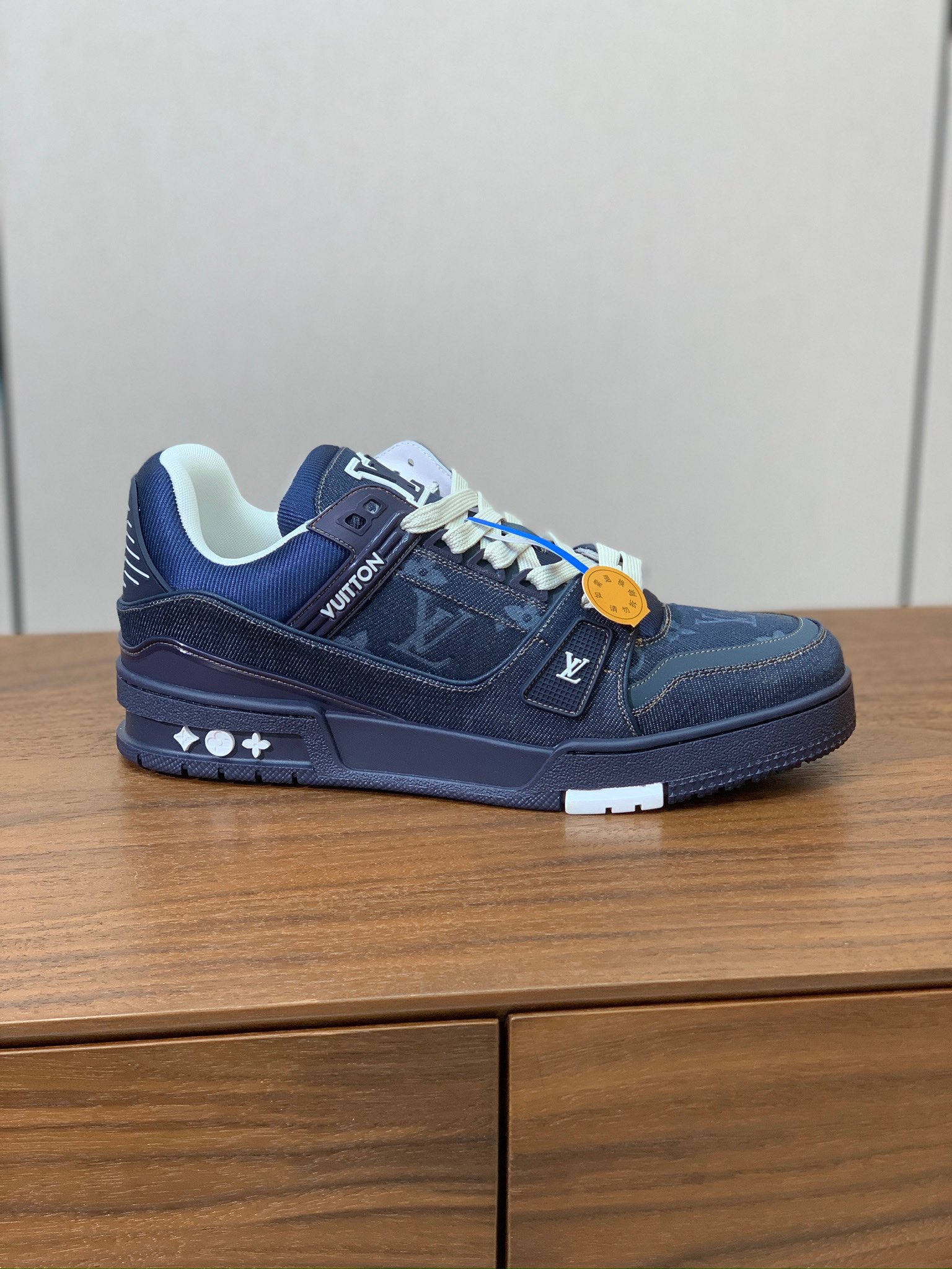 顶级品质🔸L*****V🔸TRAINER最好看的运动鞋。原版1:1精准复刻、细节很无敌、诚意满满、进口定