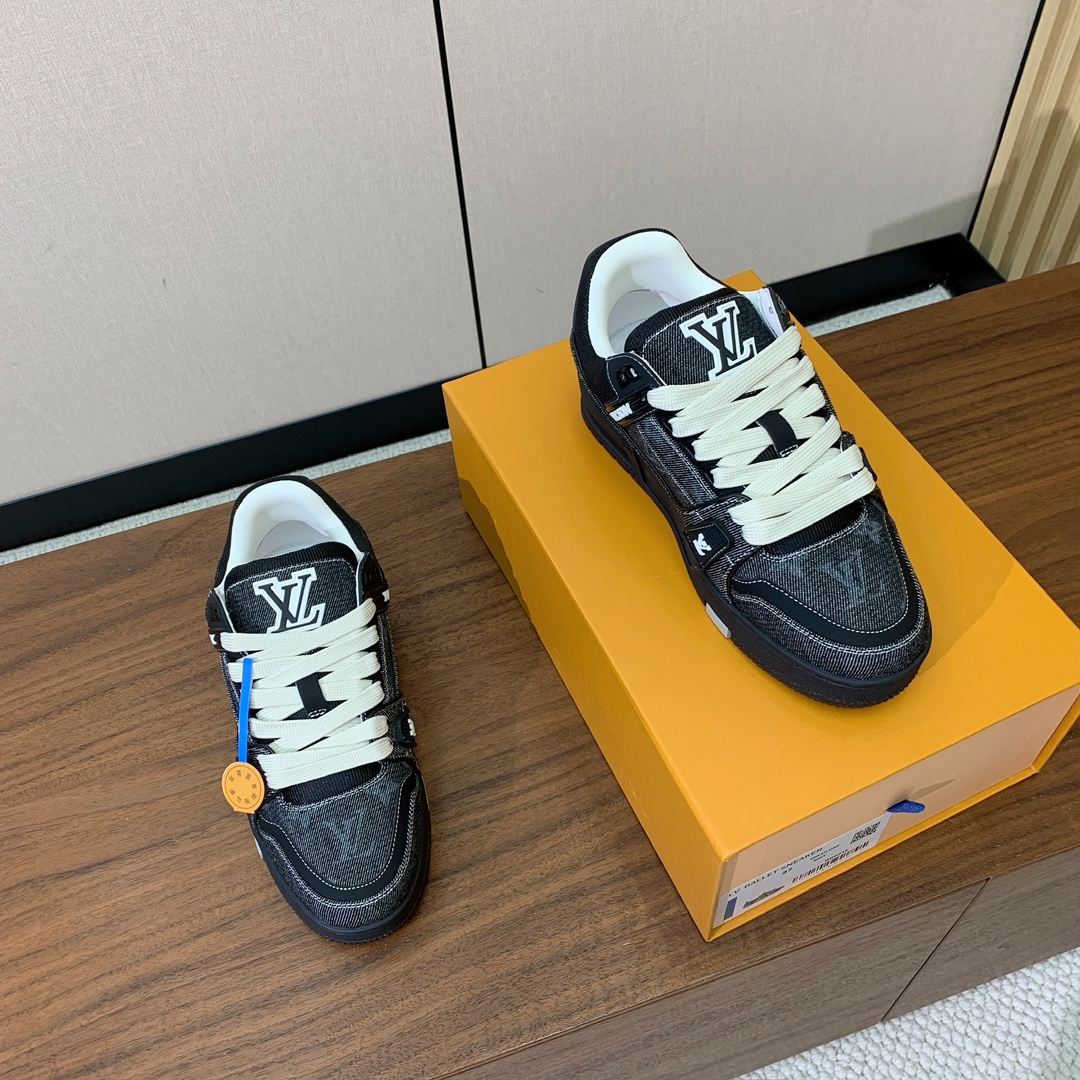 顶级品质🔸L*****V🔸TRAINER最好看的运动鞋。原版1:1精准复刻、细节很无敌、诚意满满、进口定
