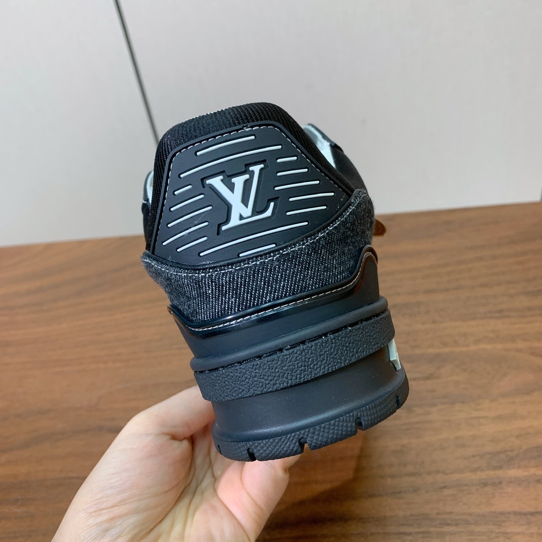顶级品质🔸L*****V🔸TRAINER最好看的运动鞋。原版1:1精准复刻、细节很无敌、诚意满满、进口定
