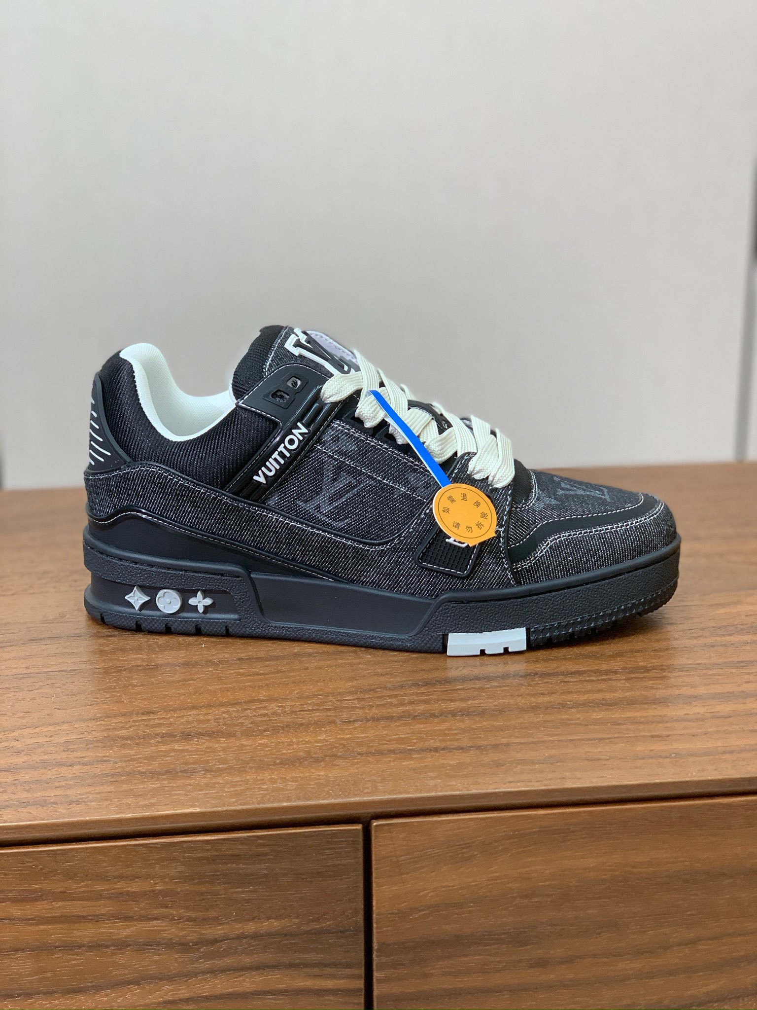 顶级品质🔸L*****V🔸TRAINER最好看的运动鞋。原版1:1精准复刻、细节很无敌、诚意满满、进口定