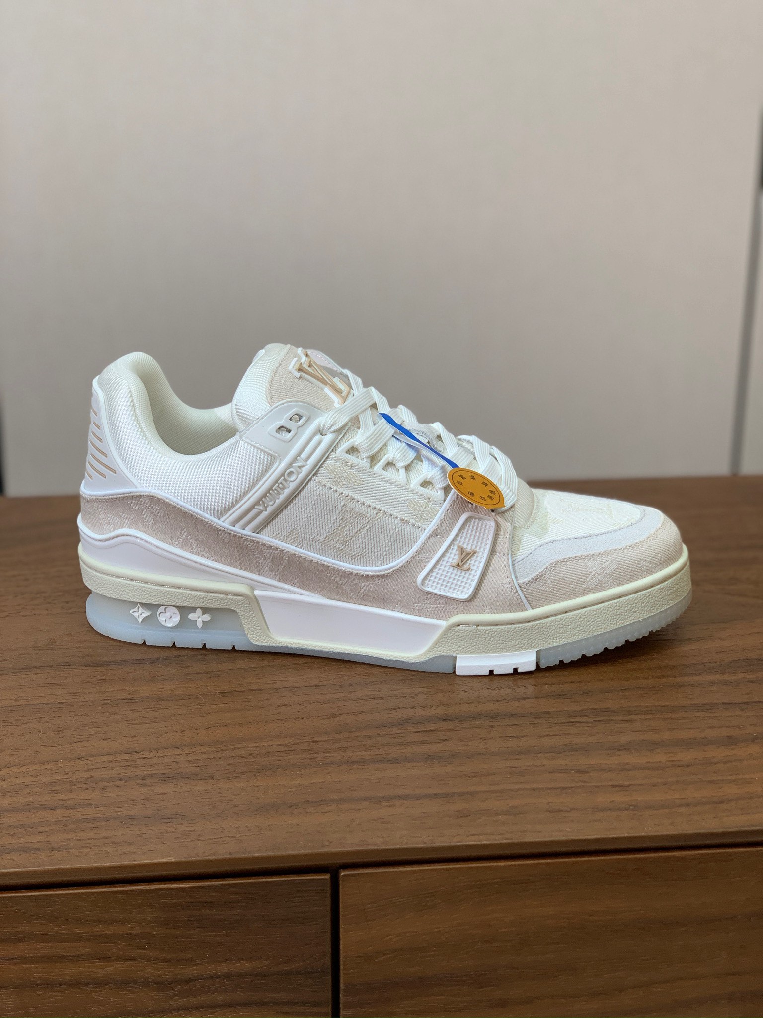 顶级品质🔸L*****V🔸TRAINER最好看的运动鞋。原版1:1精准复刻、细节很无敌、诚意满满、进口定