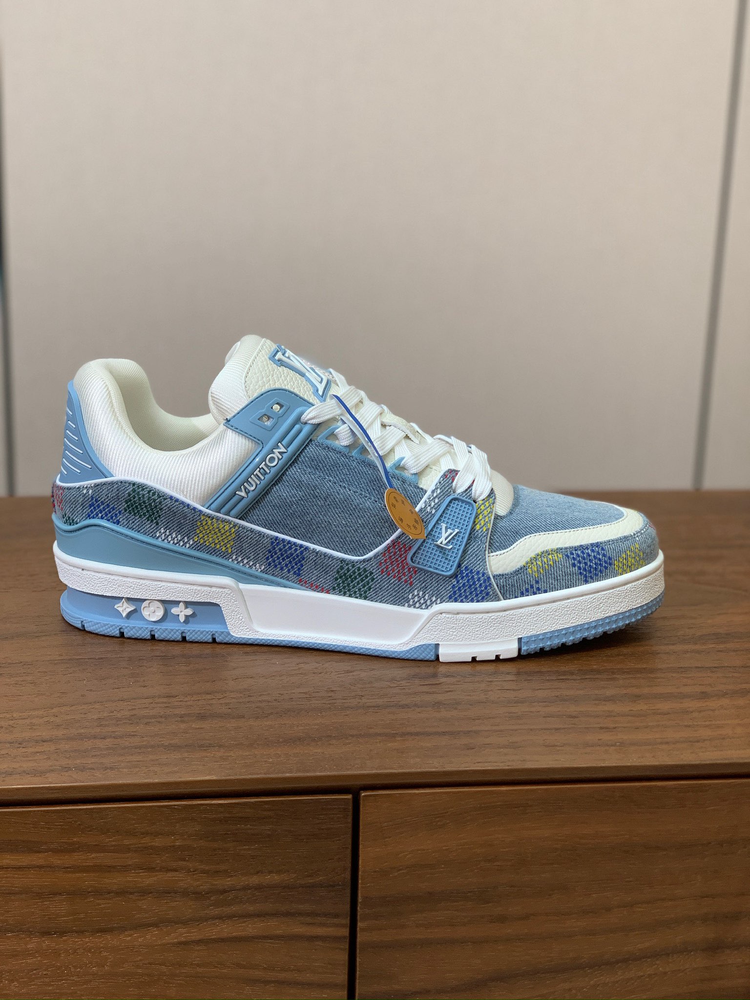 顶级品质🔸L*****V🔸TRAINER最好看的运动鞋。原版1:1精准复刻、细节很无敌、诚意满满、进口定