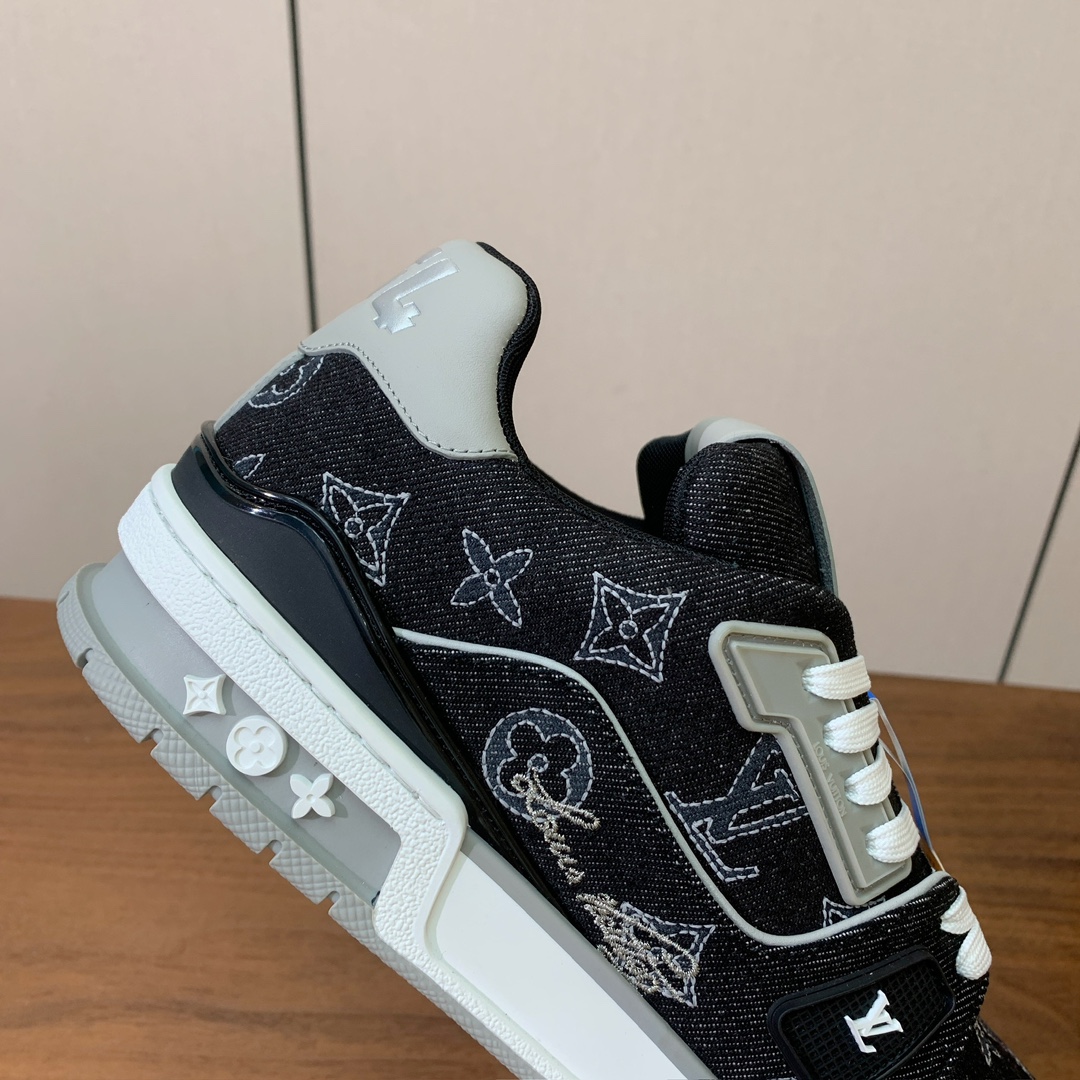 顶级品质🔸L*****V🔸TRAINER最好看的运动鞋。原版1:1精准复刻、细节很无敌、诚意满满、进口定