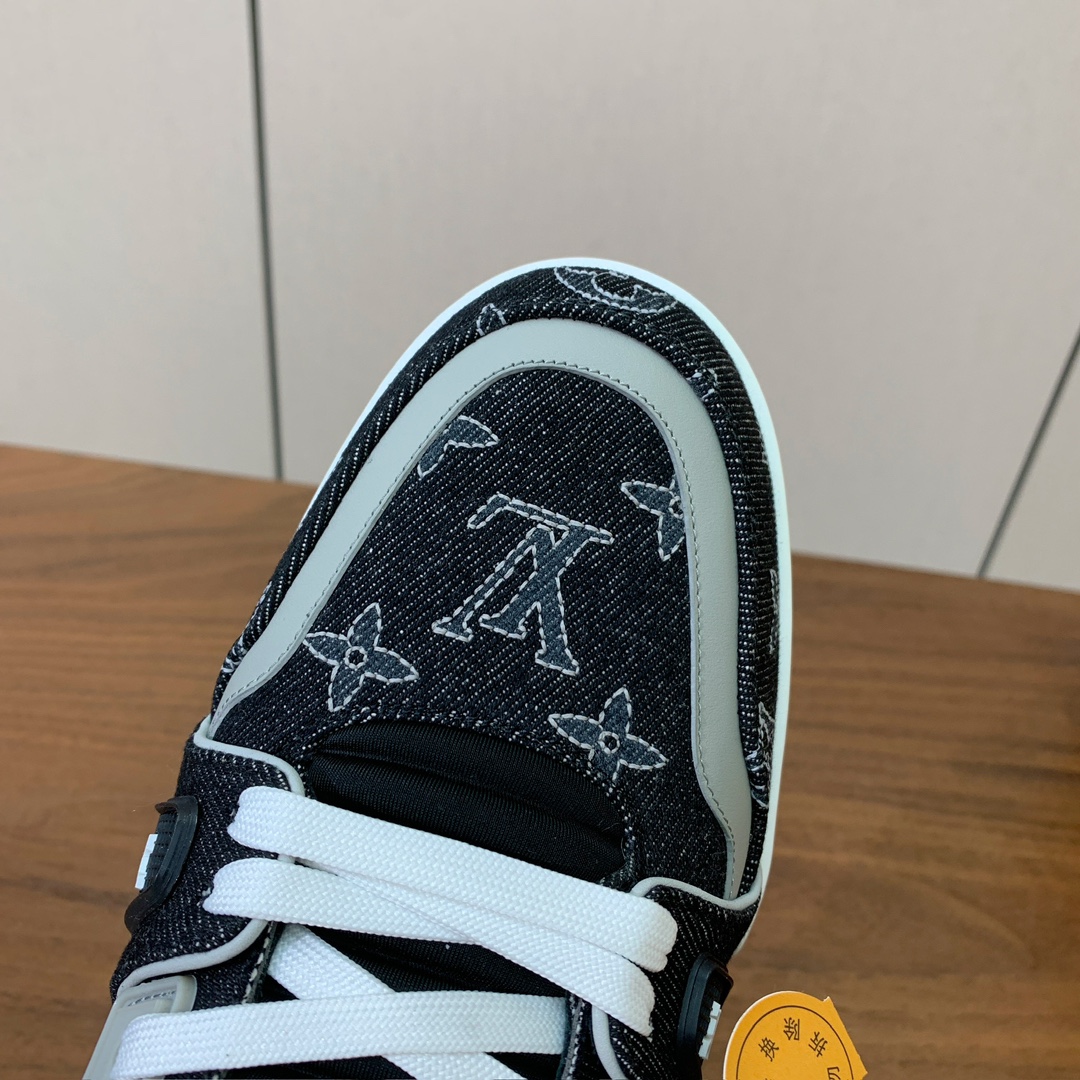 顶级品质🔸L*****V🔸TRAINER最好看的运动鞋。原版1:1精准复刻、细节很无敌、诚意满满、进口定