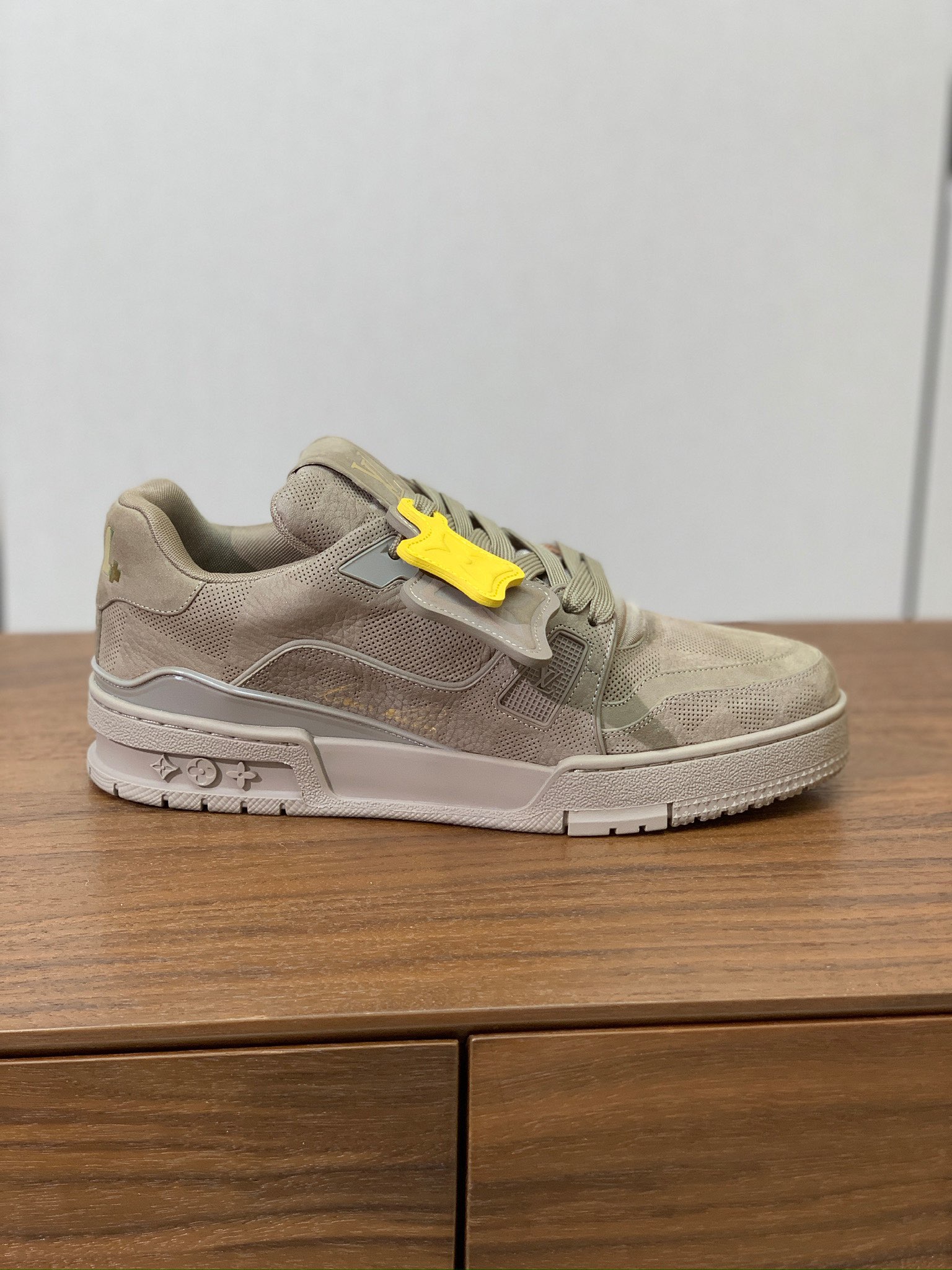 顶级品质🔸L*****V🔸TRAINER最好看的运动鞋。原版1:1精准复刻、细节很无敌、诚意满满、进口定
